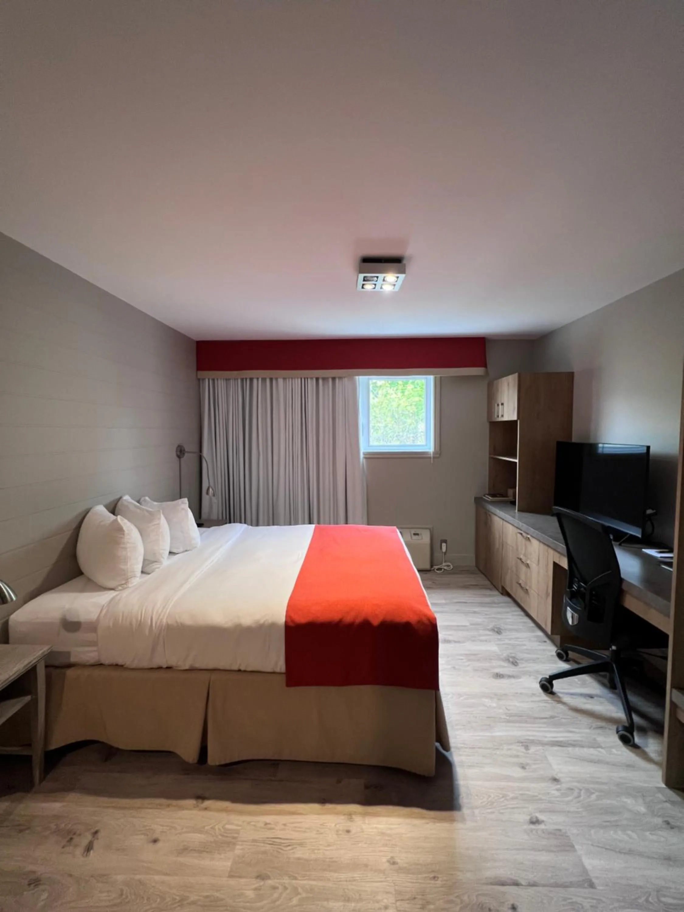 Photo of the whole room, Bed in Manoir Belle Plage