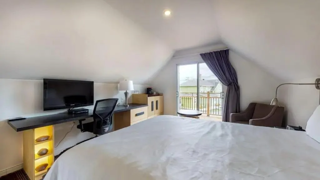 Photo of the whole room, Bed in Manoir Belle Plage