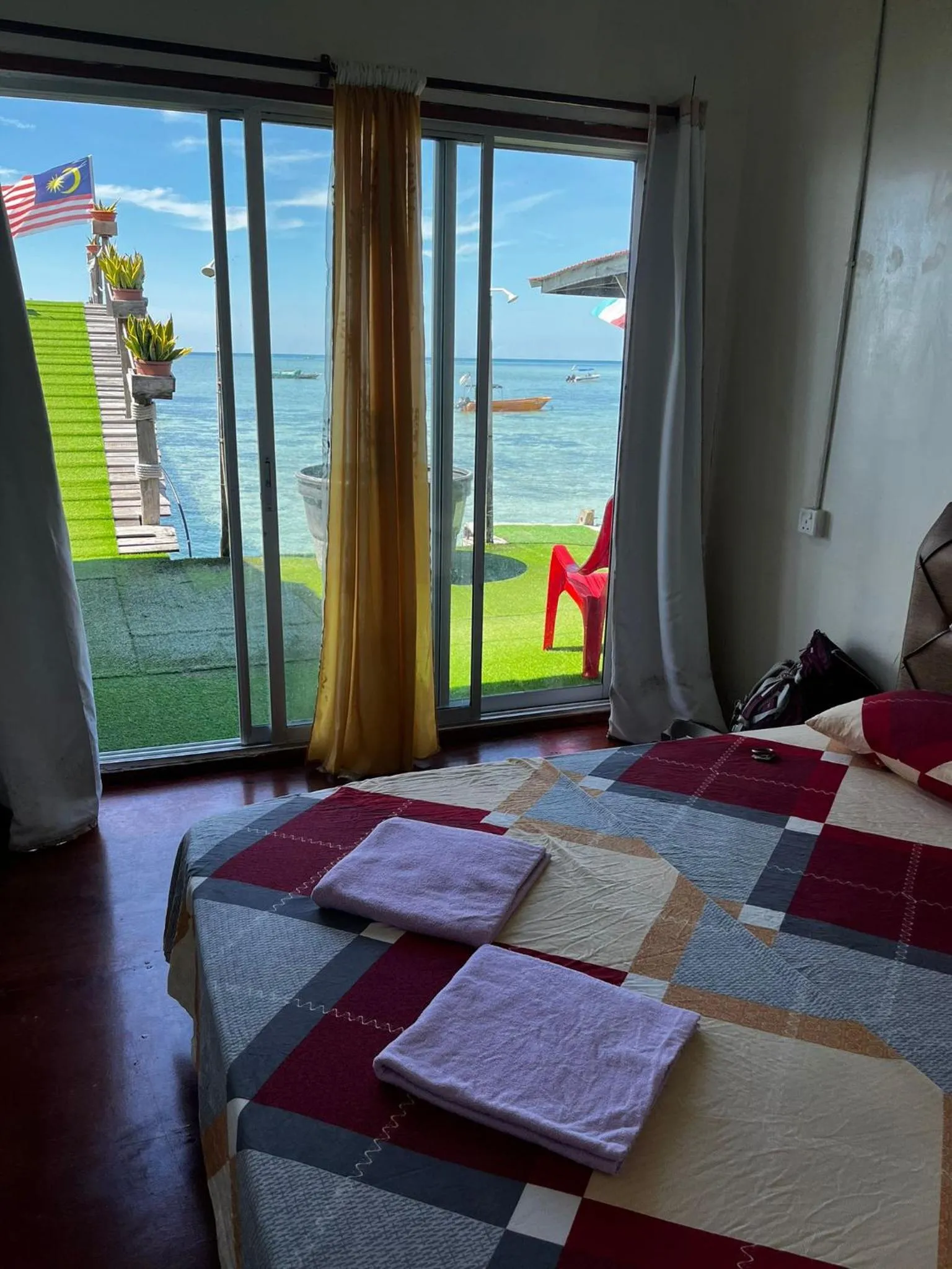 Bed in Mabul Backpackers