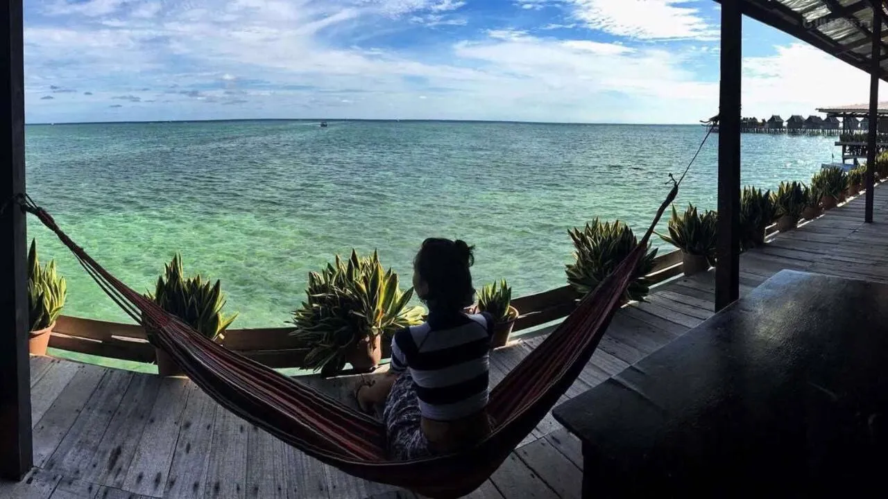 Day in Mabul Backpackers