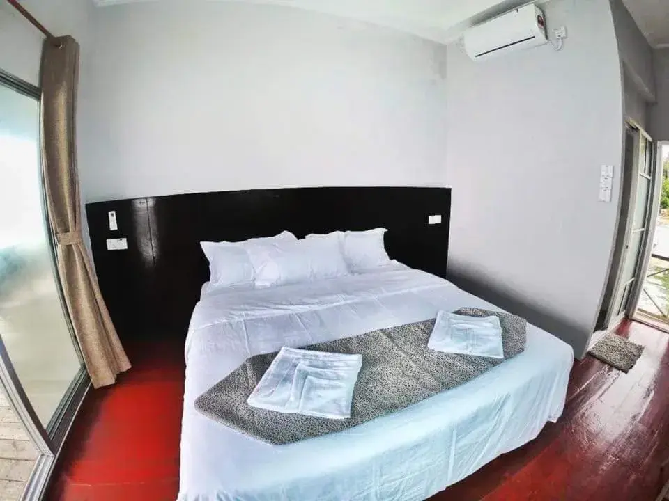 Double Room with Private Bathroom in Mabul Backpackers Double Room with Private Bathroom in Mabul Backpackers