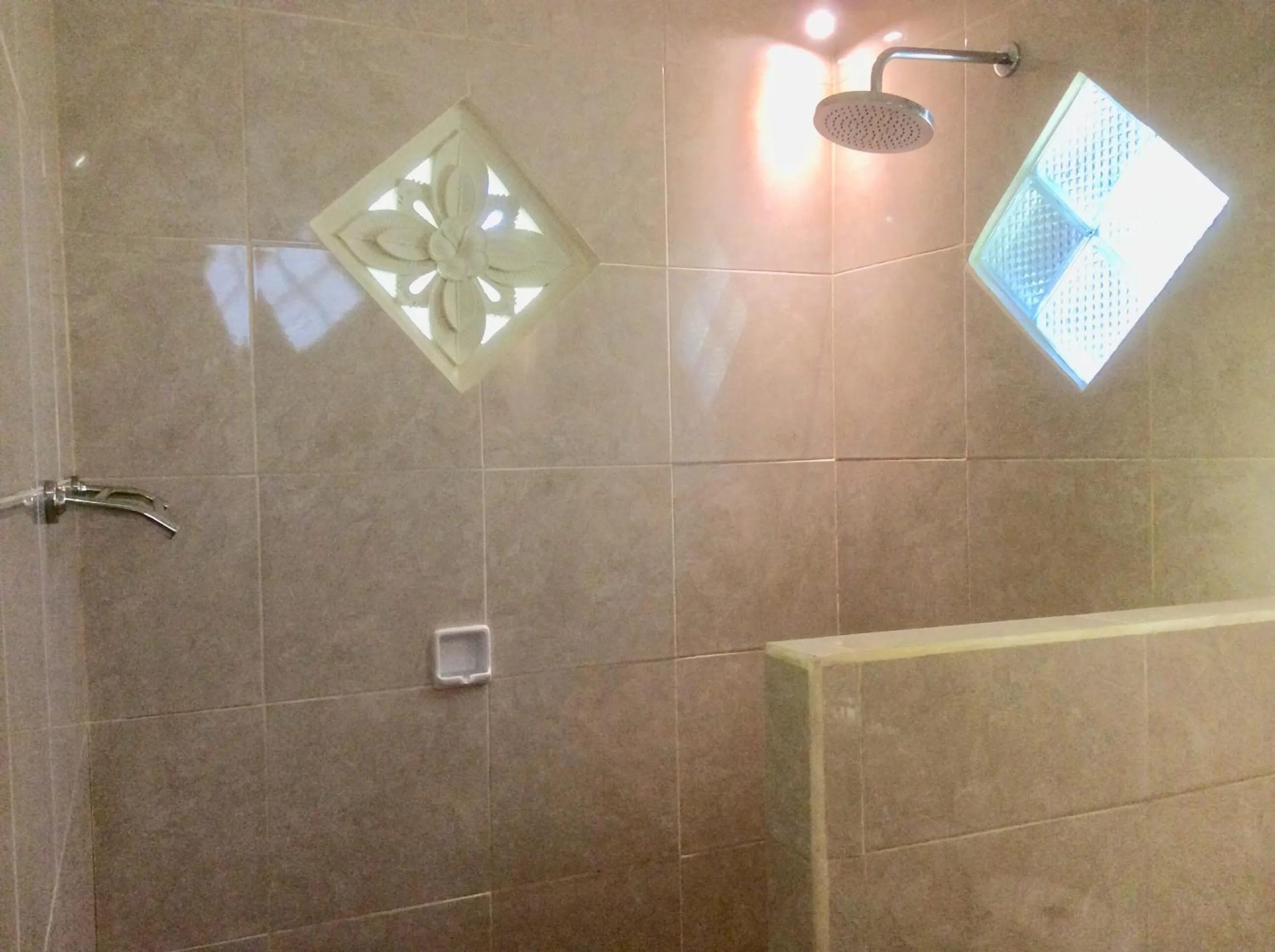 Shower in Rumah Irak et Kadek Bali