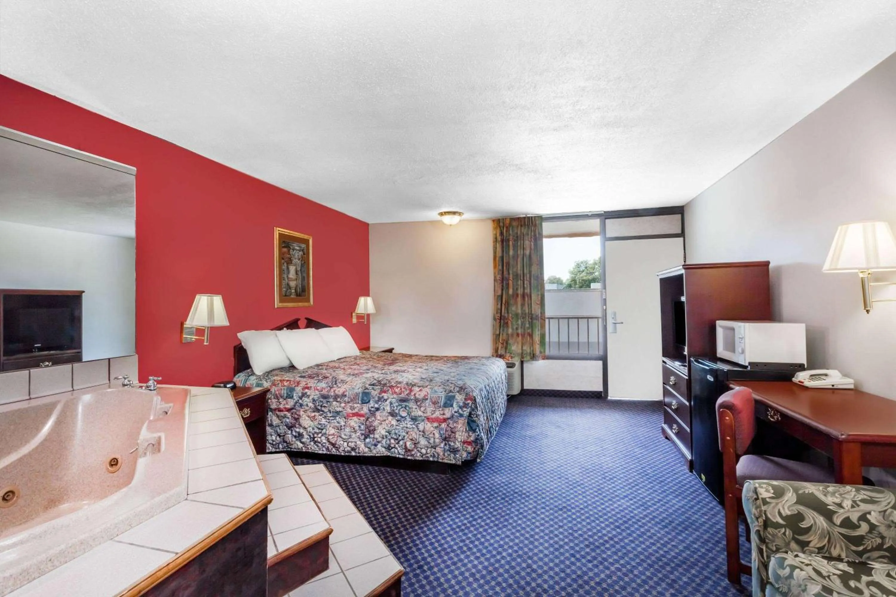 Photo of the whole room, Bed in Days Inn by Wyndham Martin