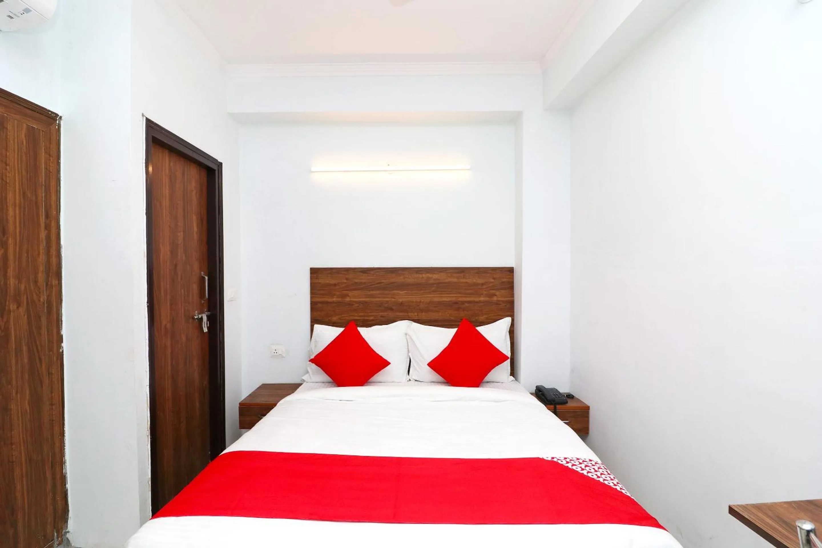 Bedroom, Bed in Super Hotel O Sathguru Residency Near New Ashok Nagar Metro Station
