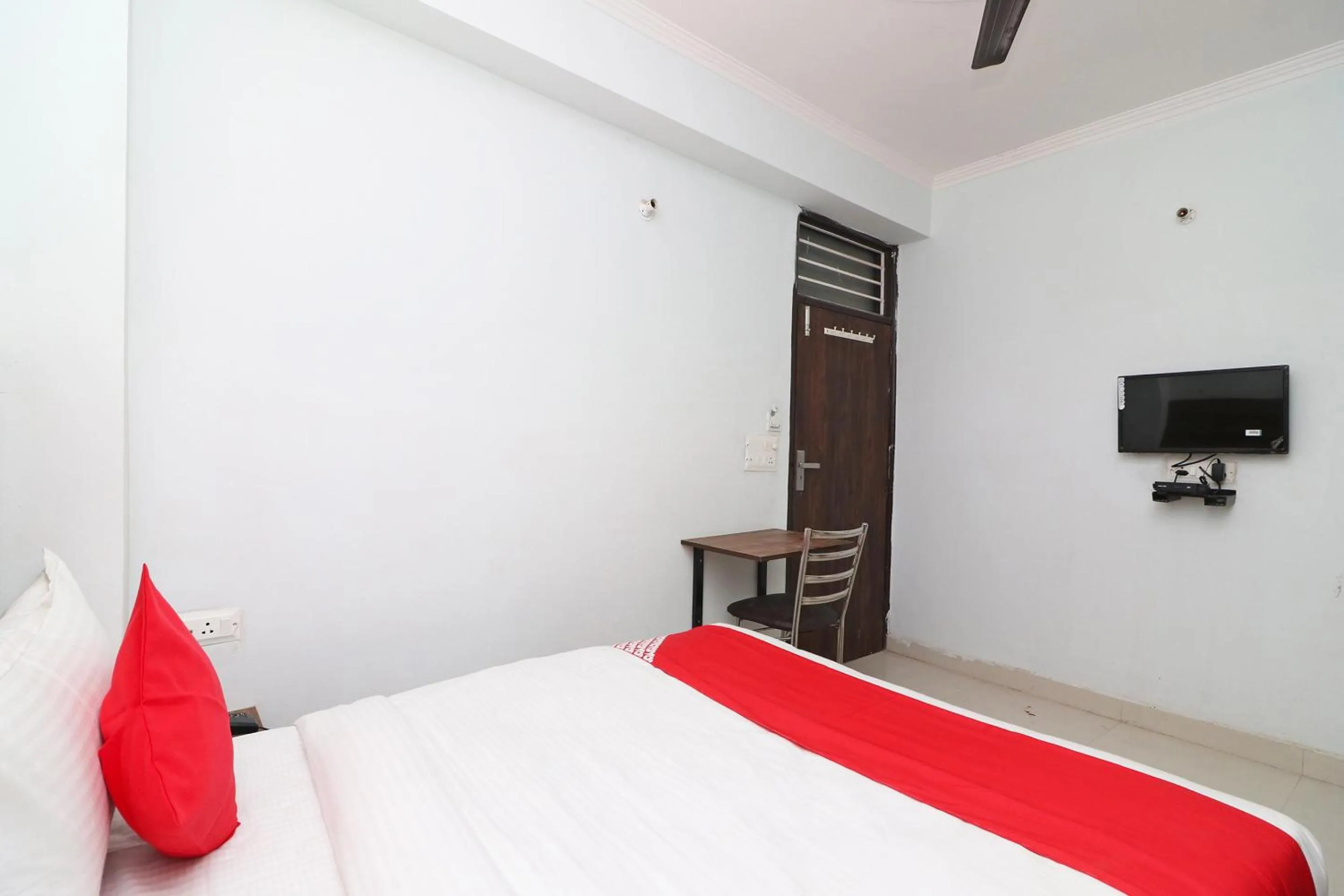 Bedroom, Bed in Super Hotel O Sathguru Residency Near New Ashok Nagar Metro Station