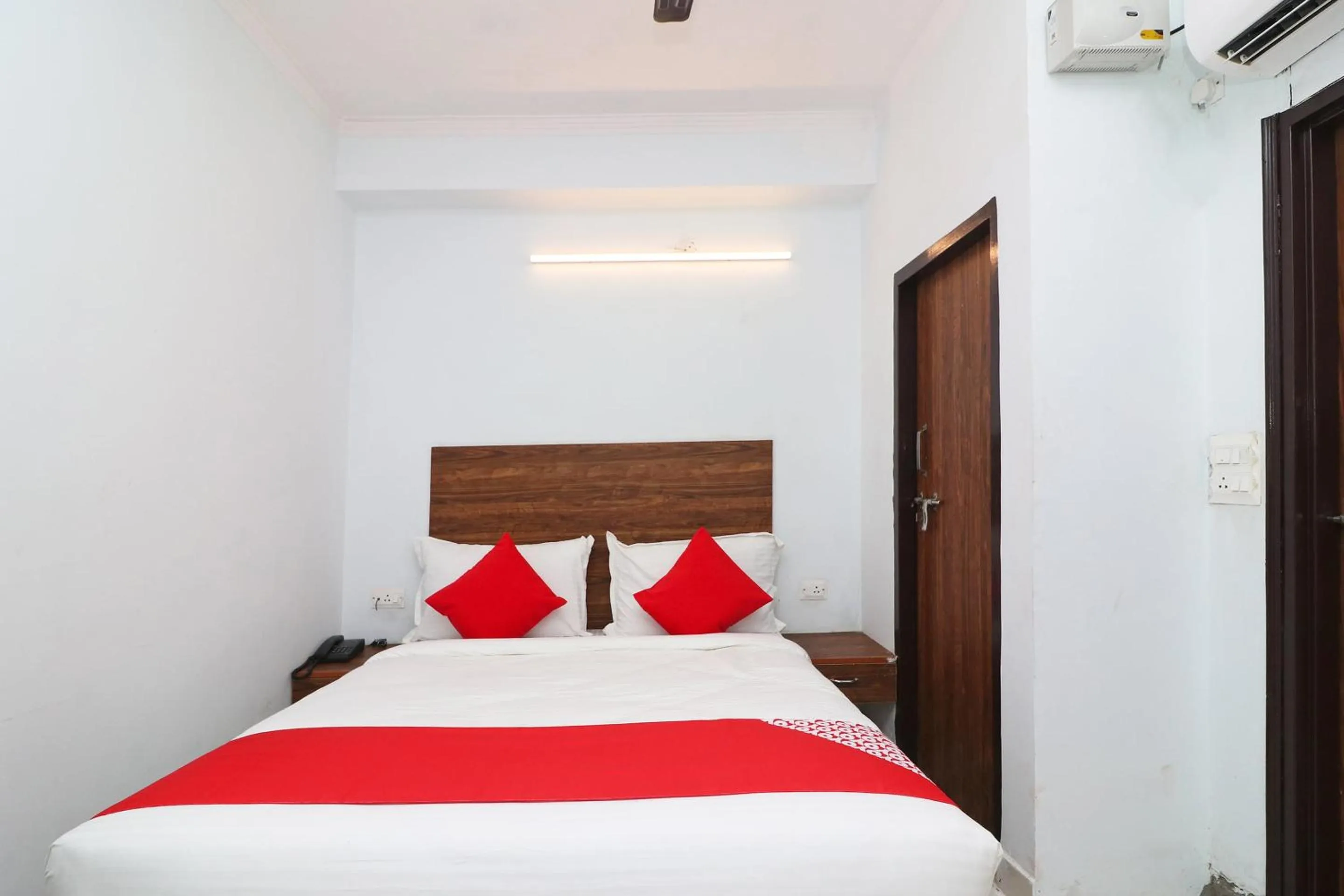 Bedroom, Bed in Super Hotel O Sathguru Residency Near New Ashok Nagar Metro Station