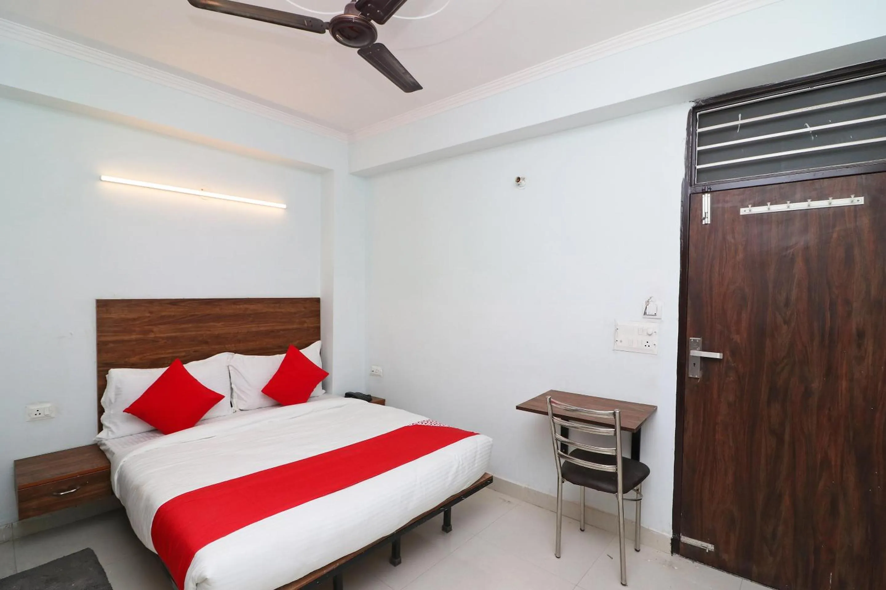 Bedroom, Bed in Super Hotel O Sathguru Residency Near New Ashok Nagar Metro Station