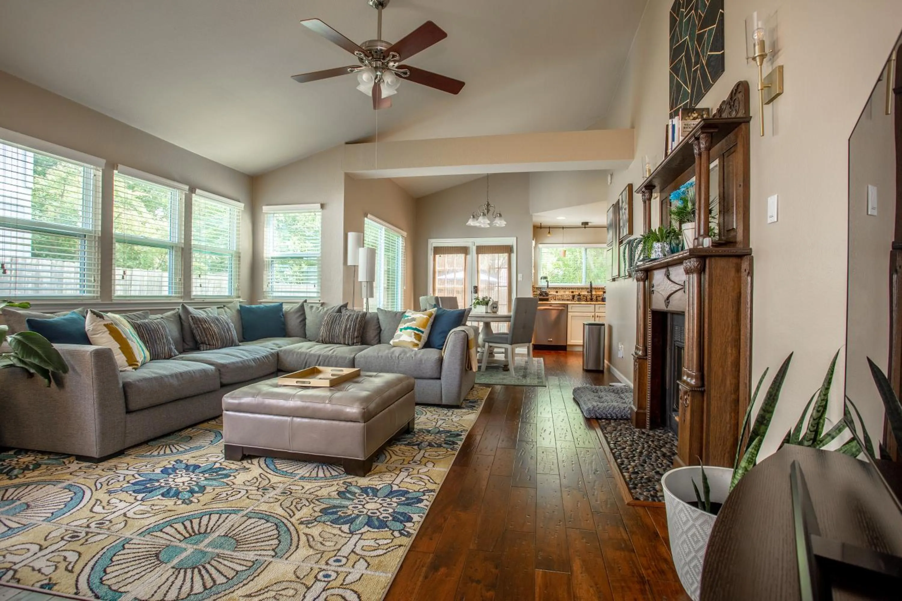 Living room in Comfortable, Family and Business Friendly 2BD/2BA House in North Austin