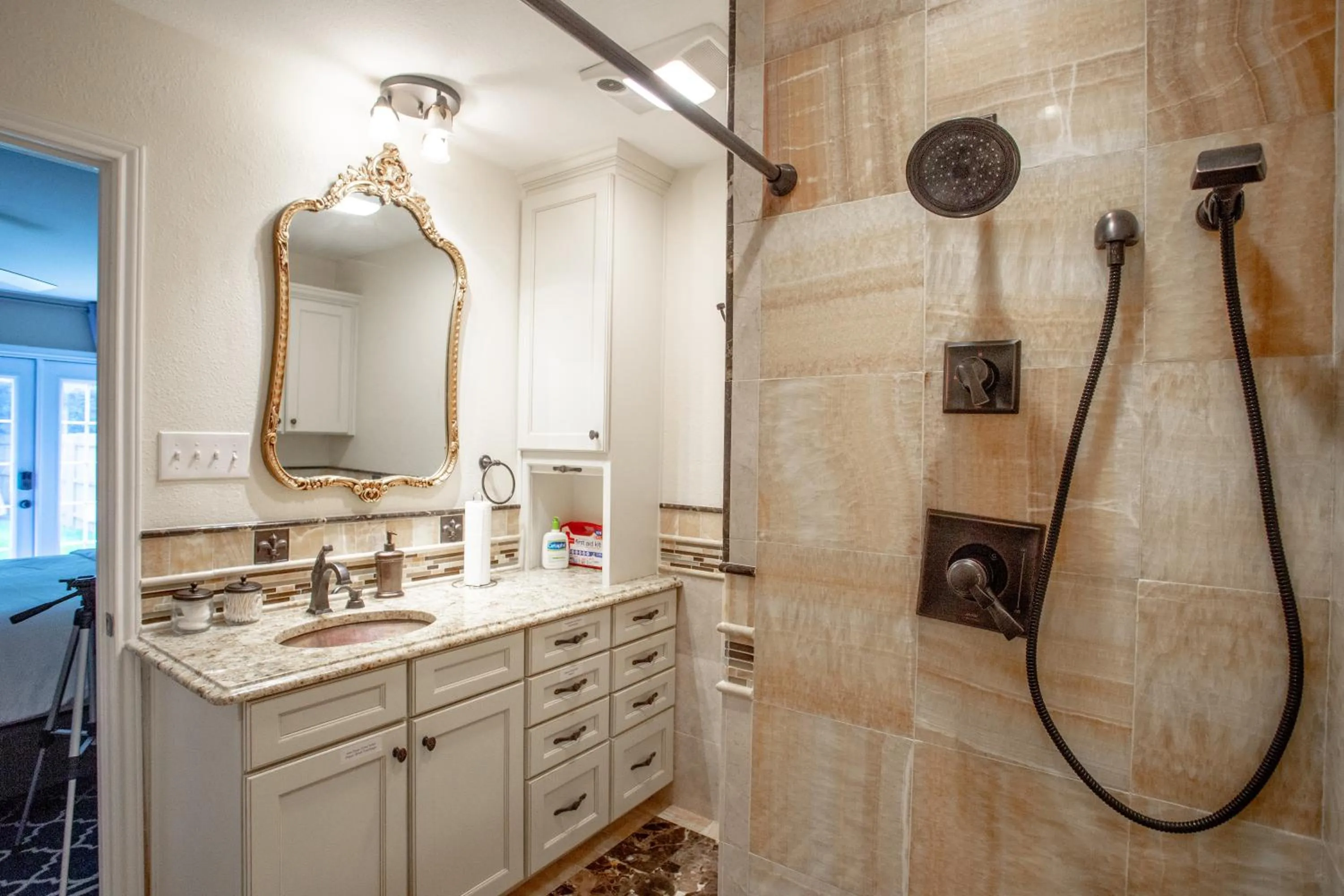 Bathroom in Comfortable, Family and Business Friendly 2BD/2BA House in North Austin