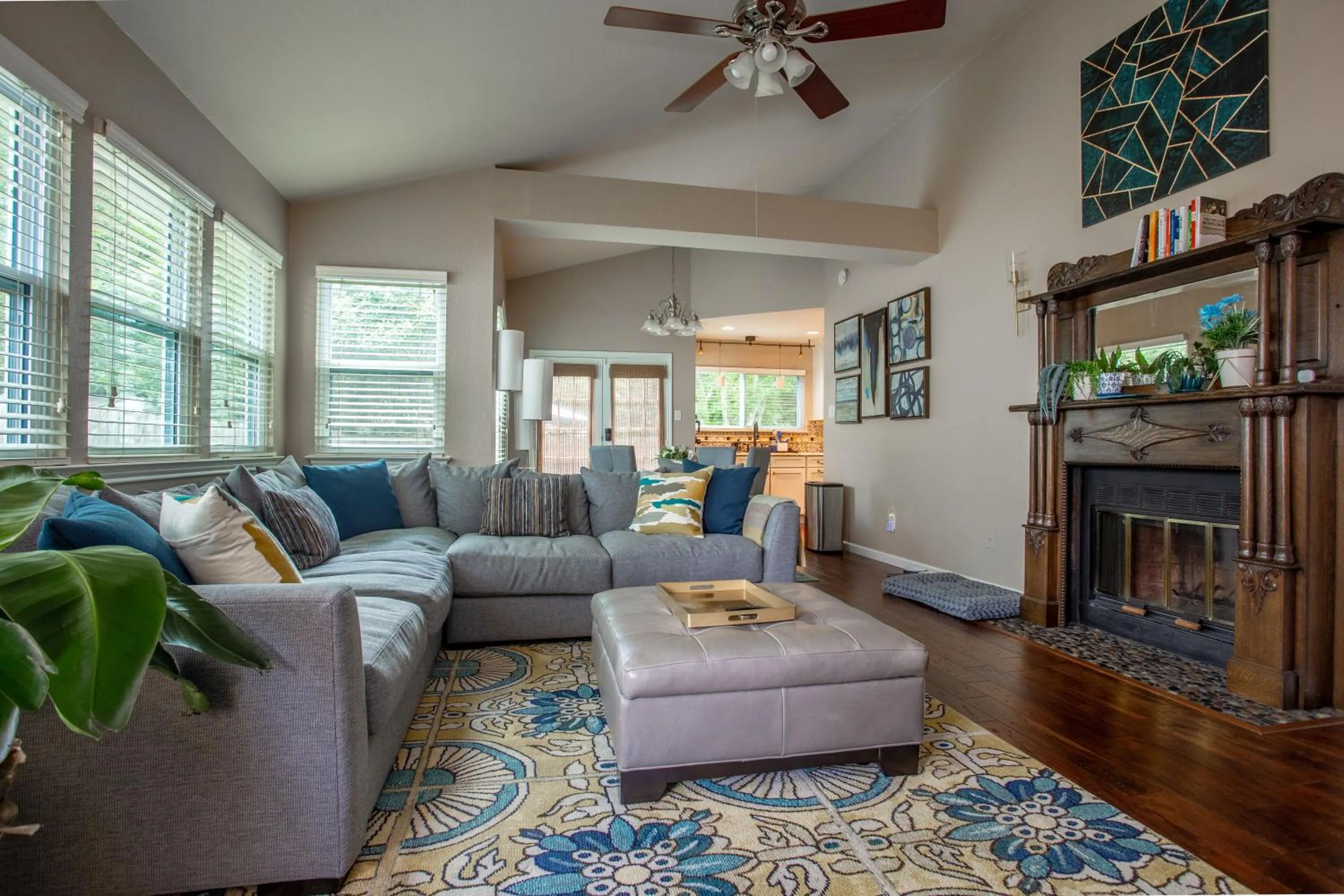 Living room in Comfortable, Family and Business Friendly 2BD/2BA House in North Austin