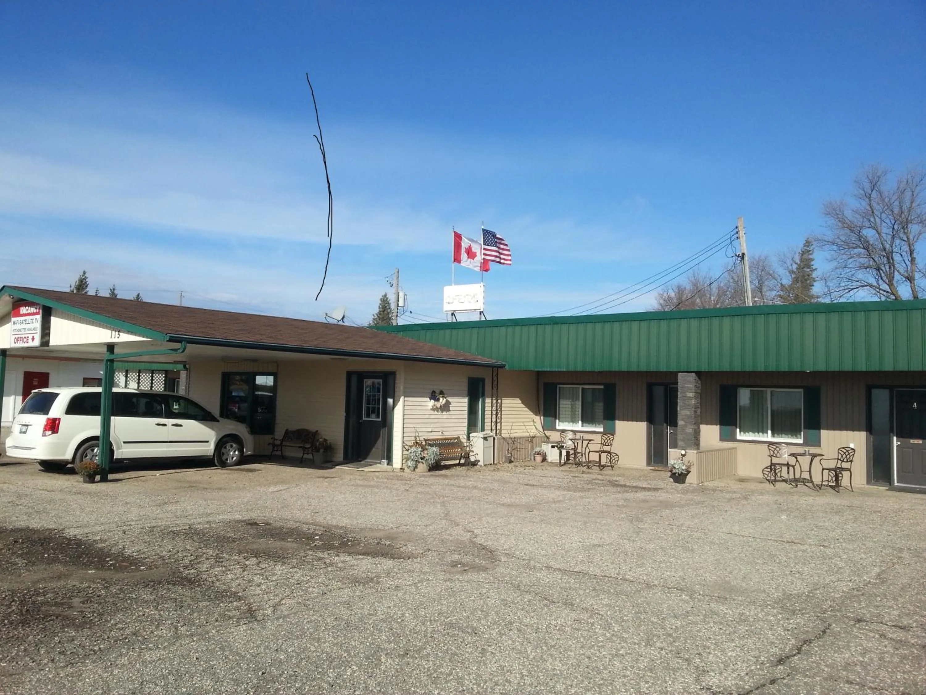Property building in Maple Leaf Motel Emerson