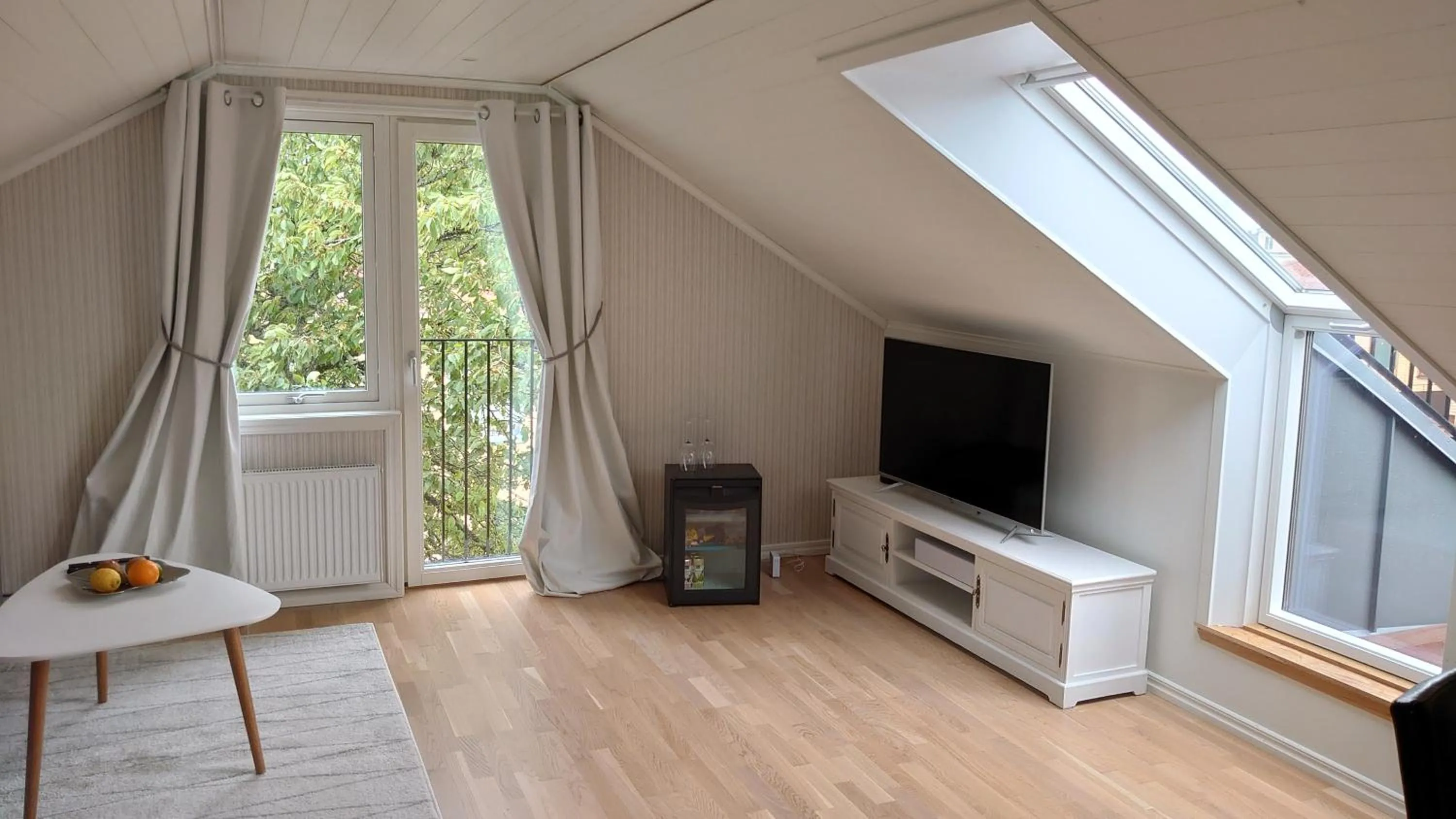 Living room, TV/Entertainment Center in Simones Hotel