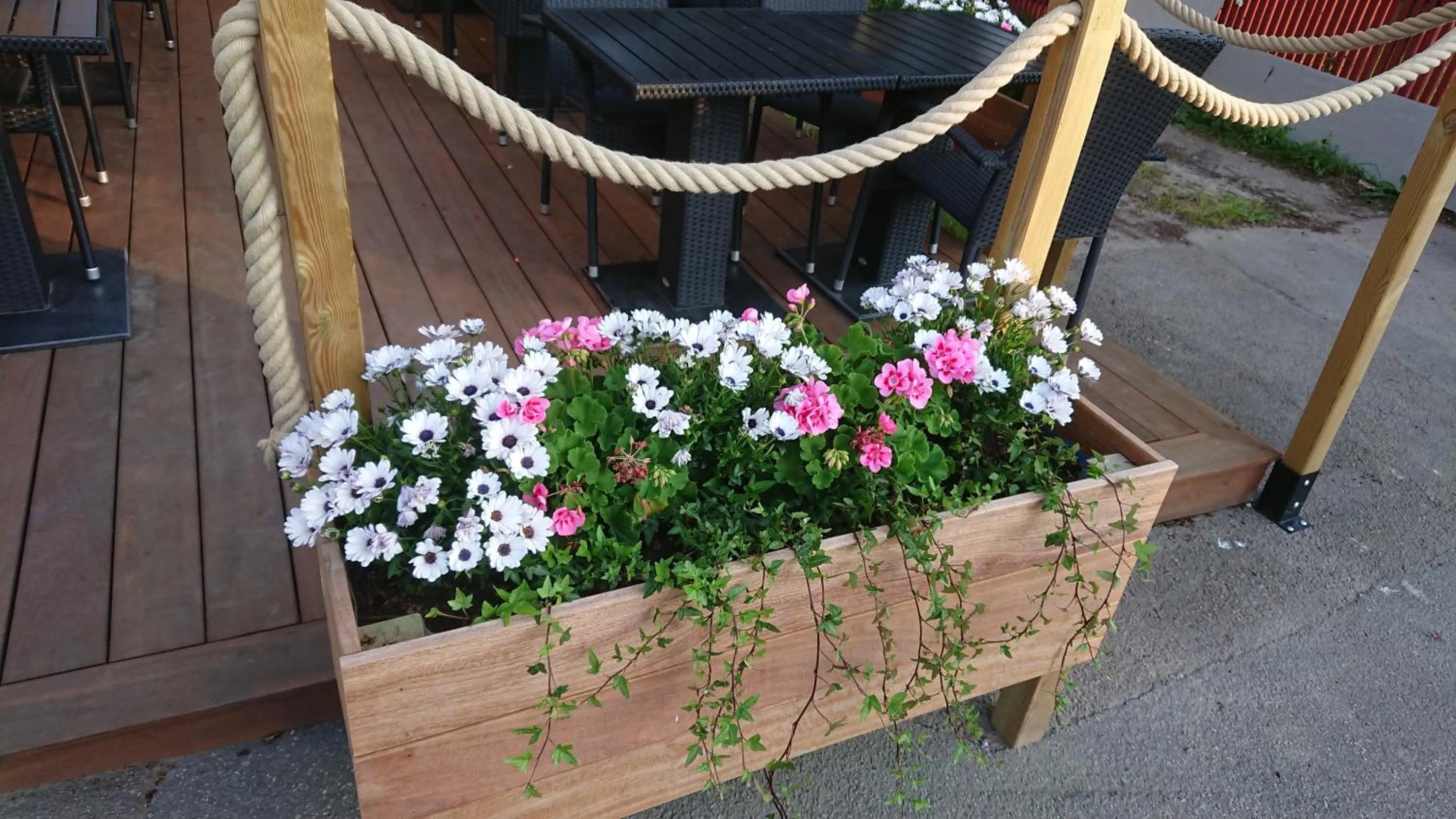 Restaurant/places to eat in Simones Hotel