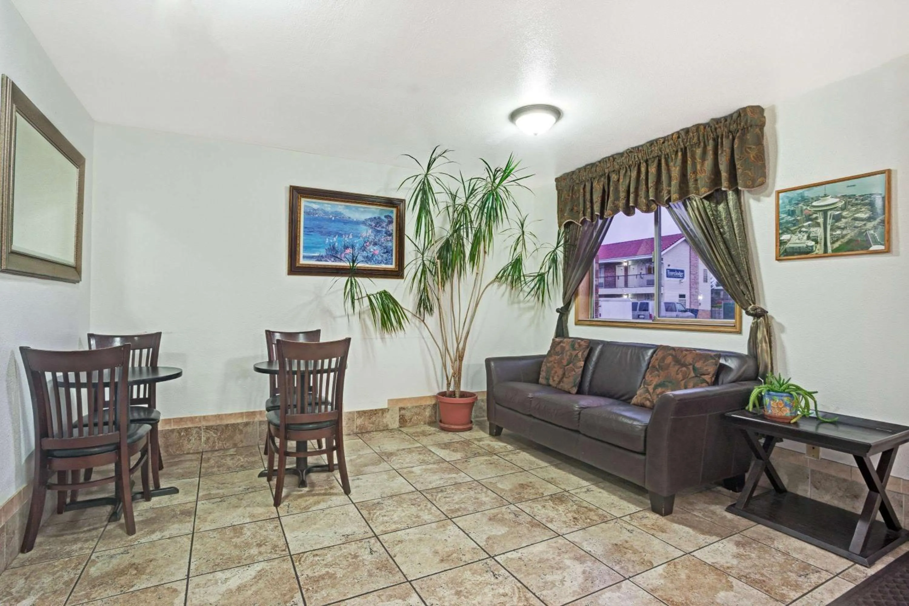 Lobby or reception in Travelodge by Wyndham Seattle North of Downtown