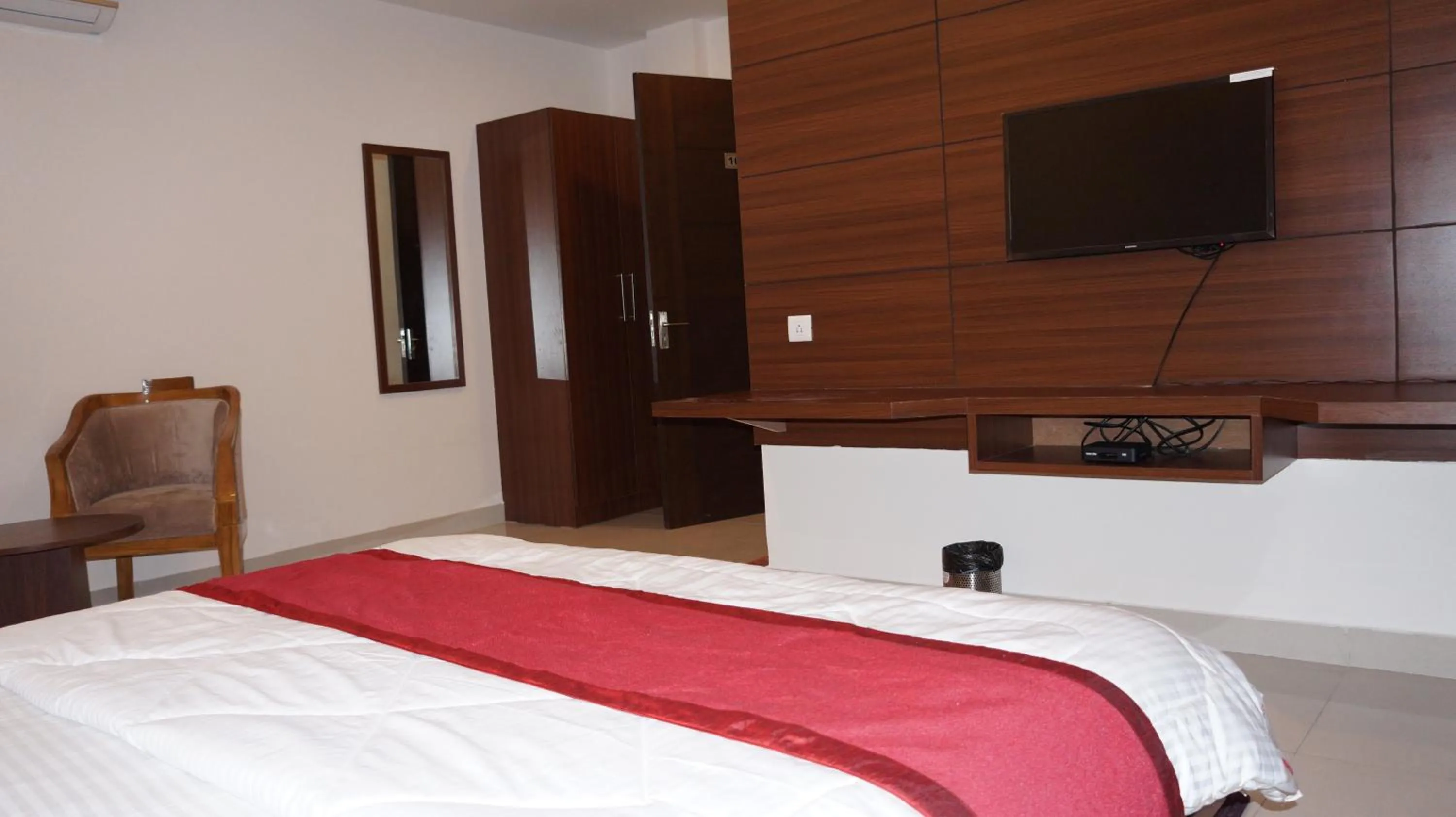 TV and multimedia in Hotel Aakash Residency