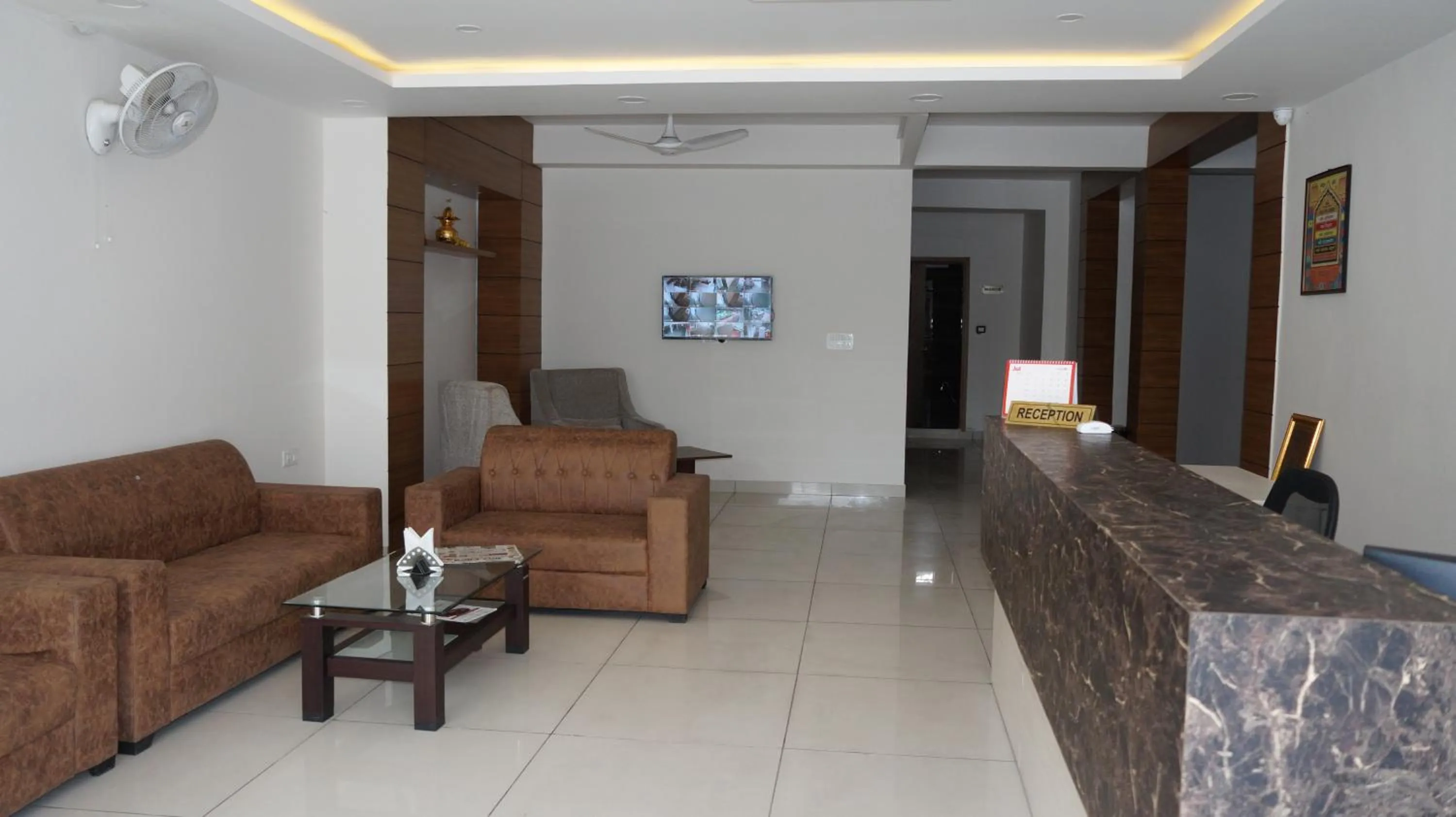 Area and facilities in Hotel Aakash Residency