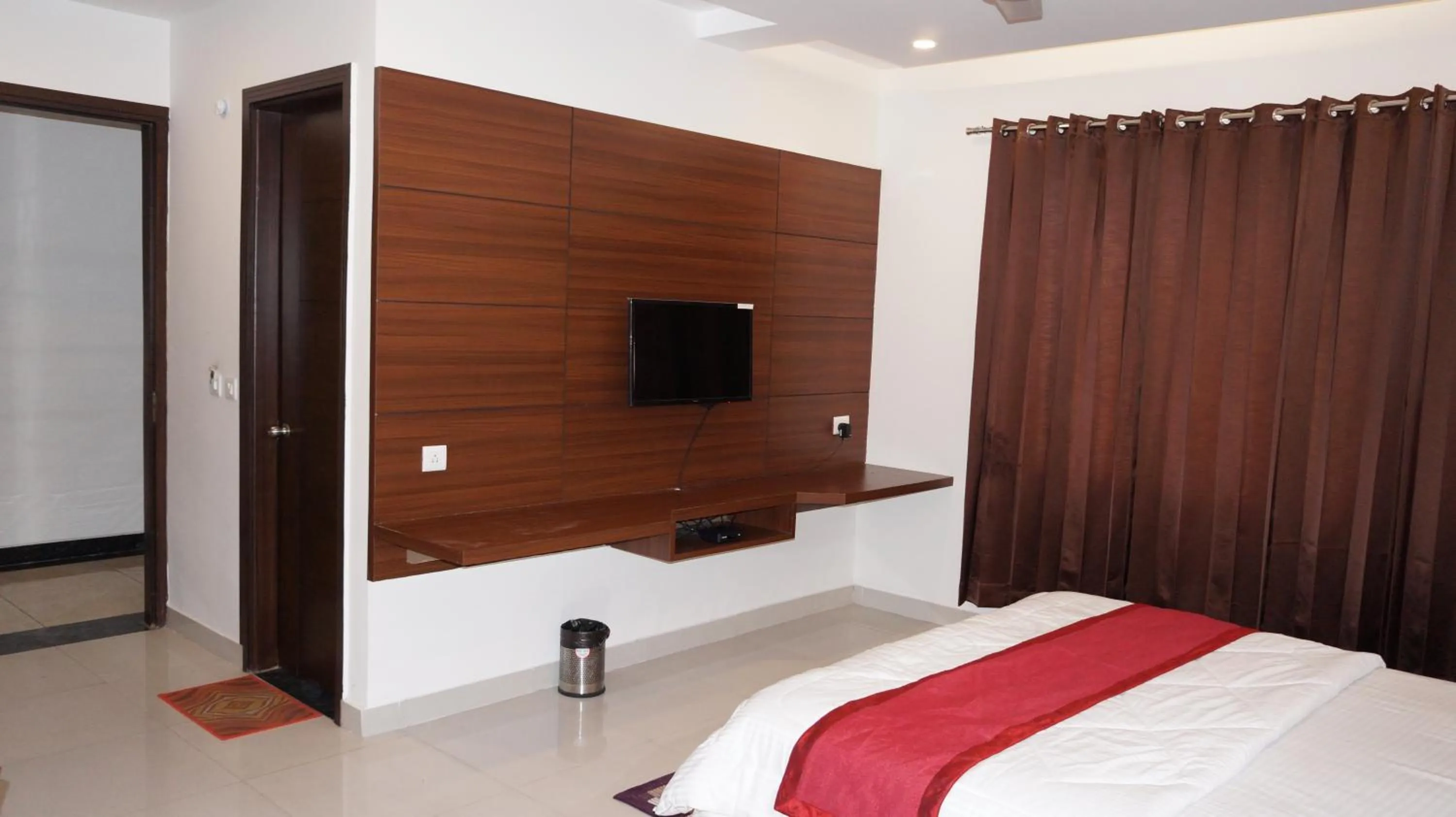 TV and multimedia in Hotel Aakash Residency