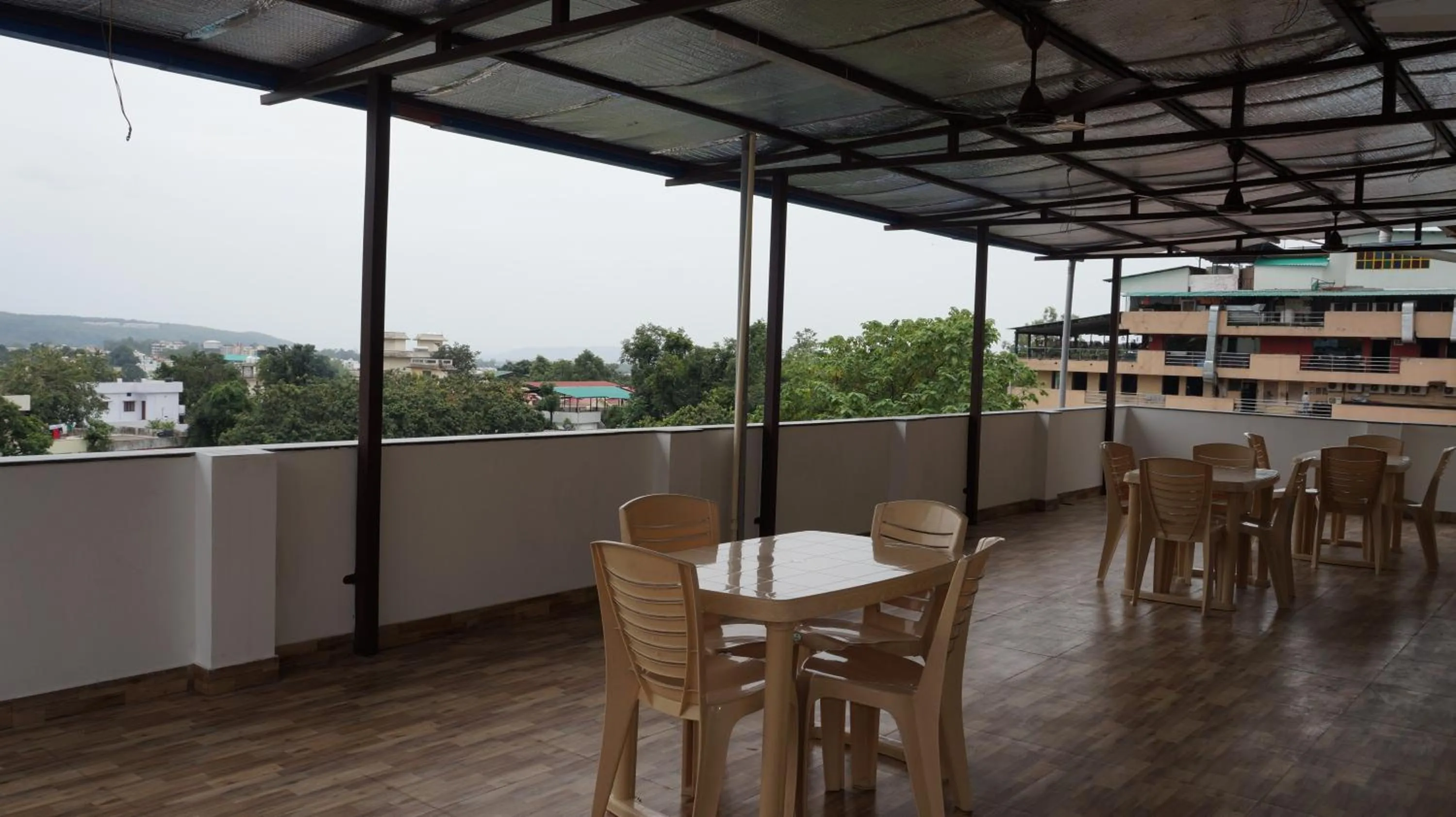 Restaurant/places to eat in Hotel Aakash Residency