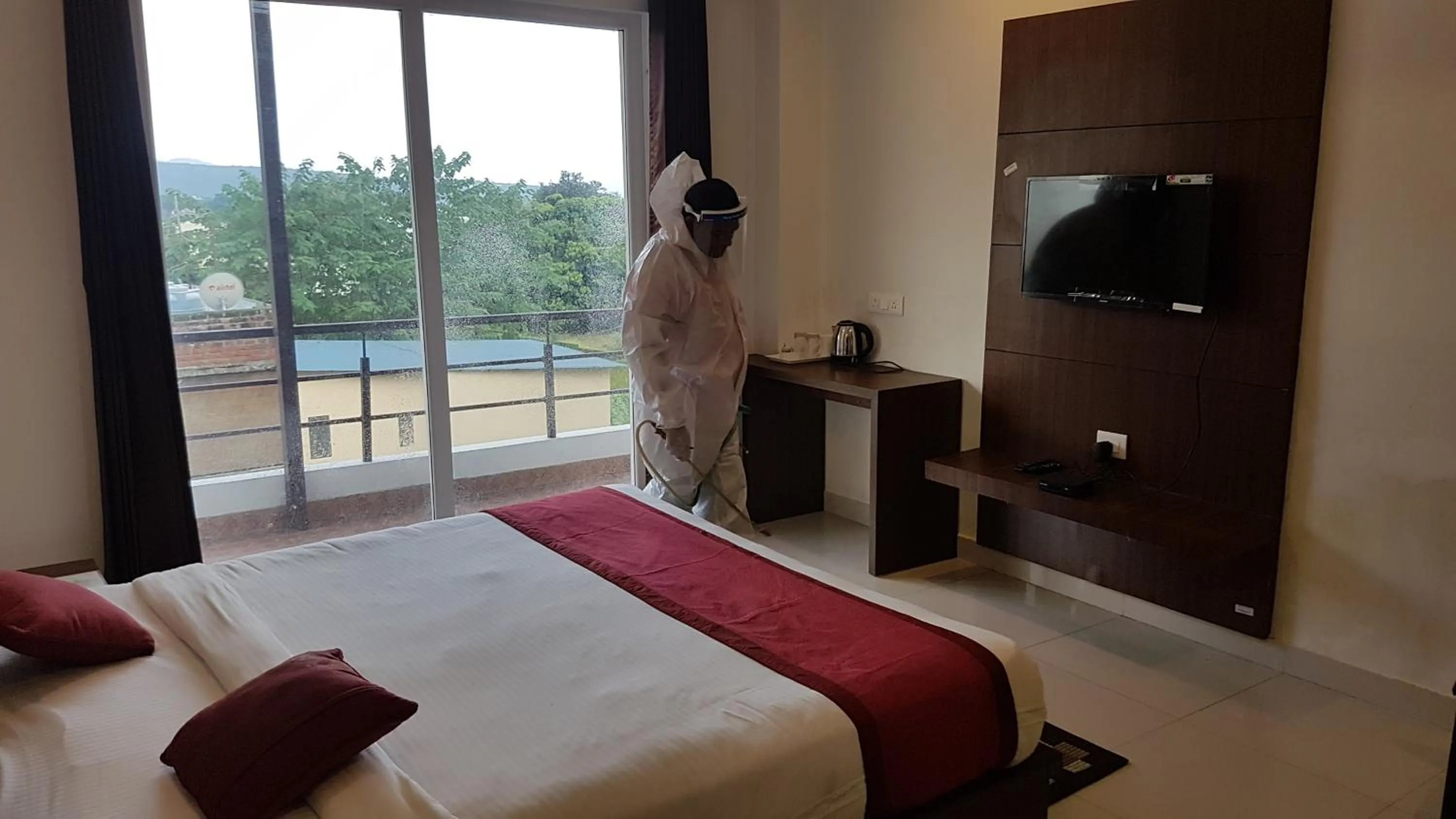 TV and multimedia in Hotel Aakash Residency