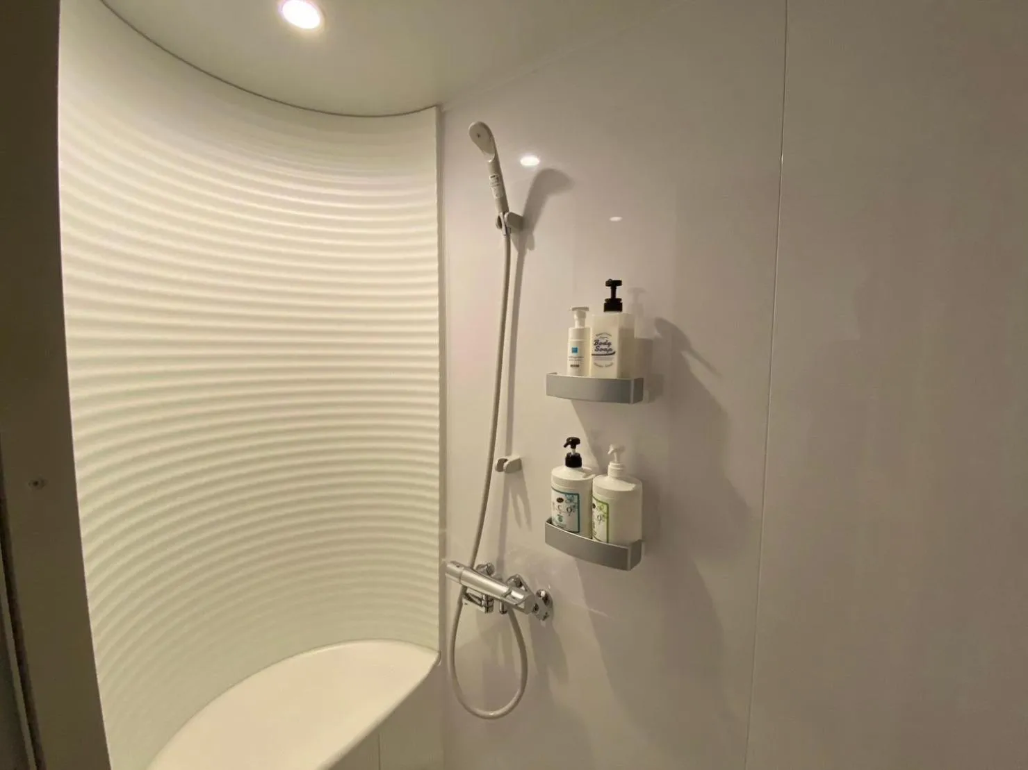 Shower in cafe&stay CASTANA