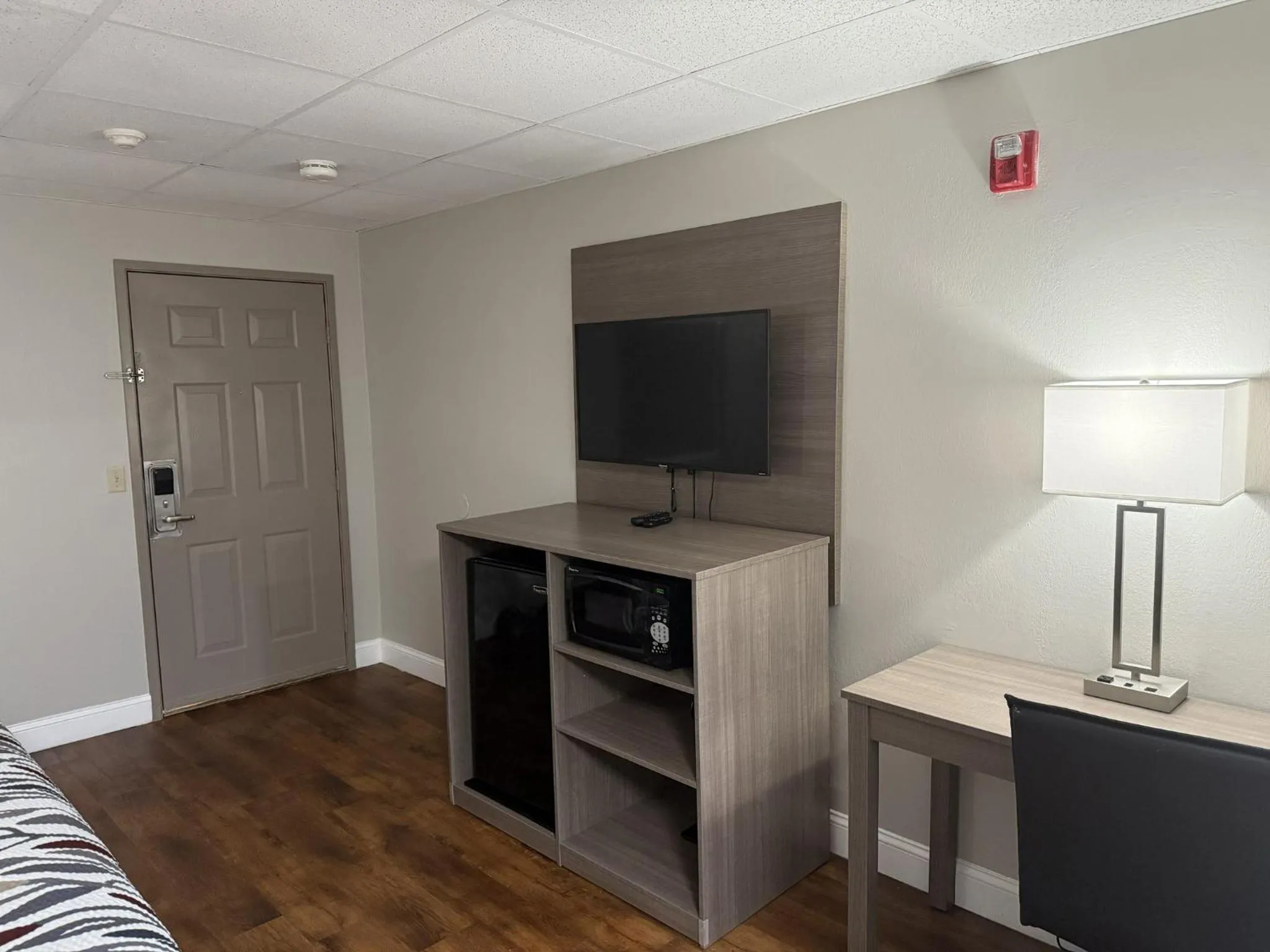 Photo of the whole room in Red Roof Inn & Suites Swansea