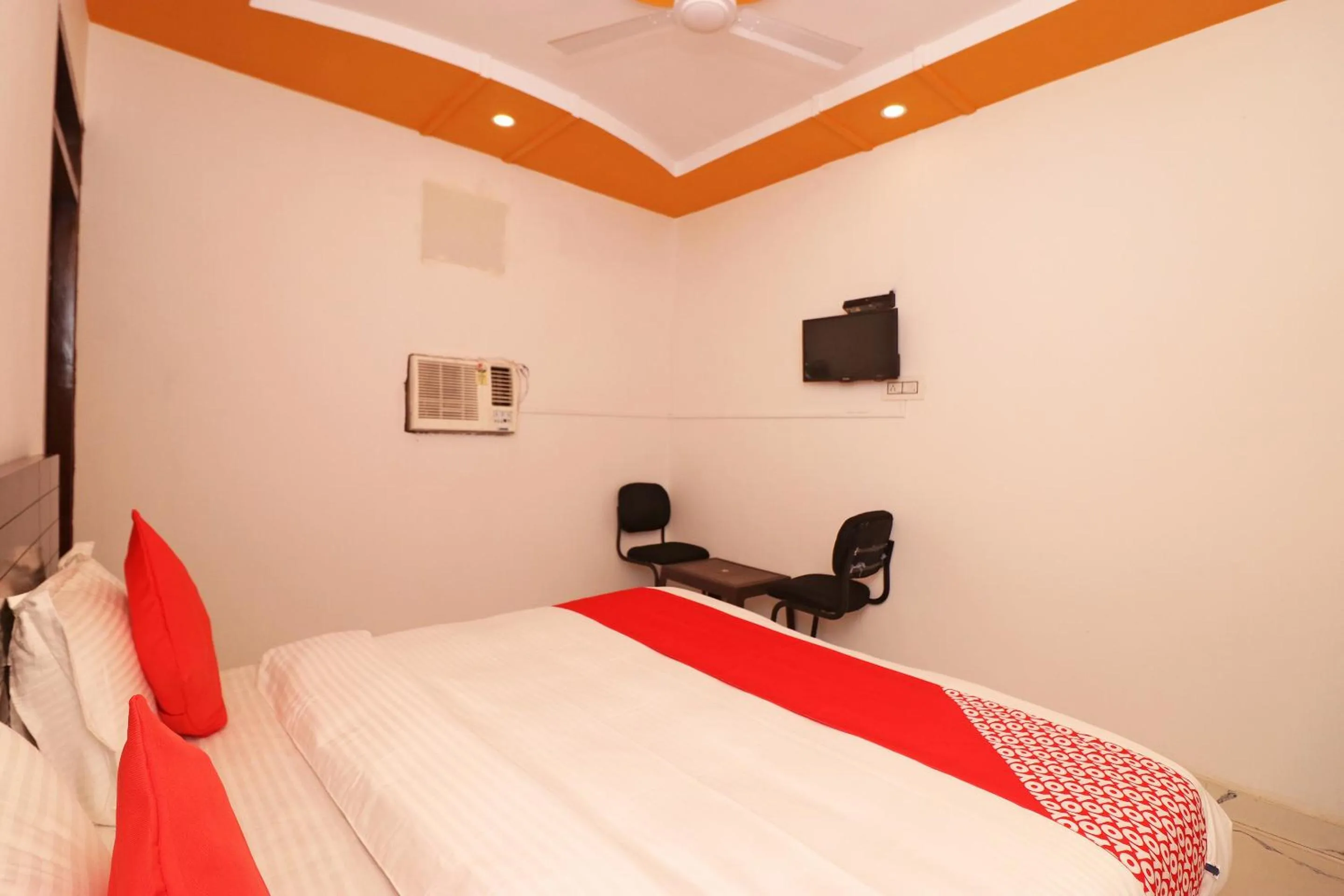 Bedroom in Hotel O 37918 Hotel Signature Inn