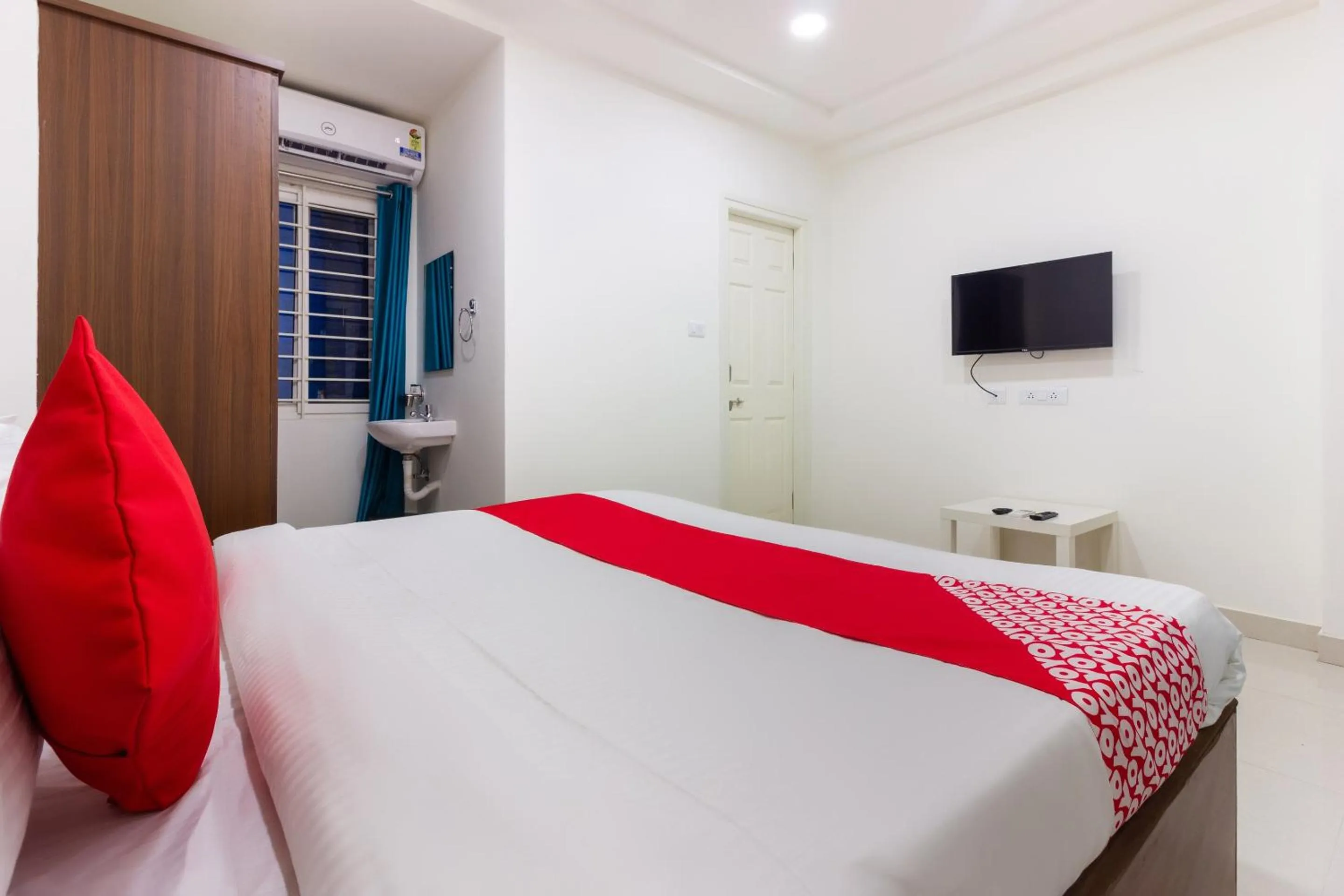 Bedroom, Bed in Super Hotel O Qualia Inn Kondapur Near Botanical Garden