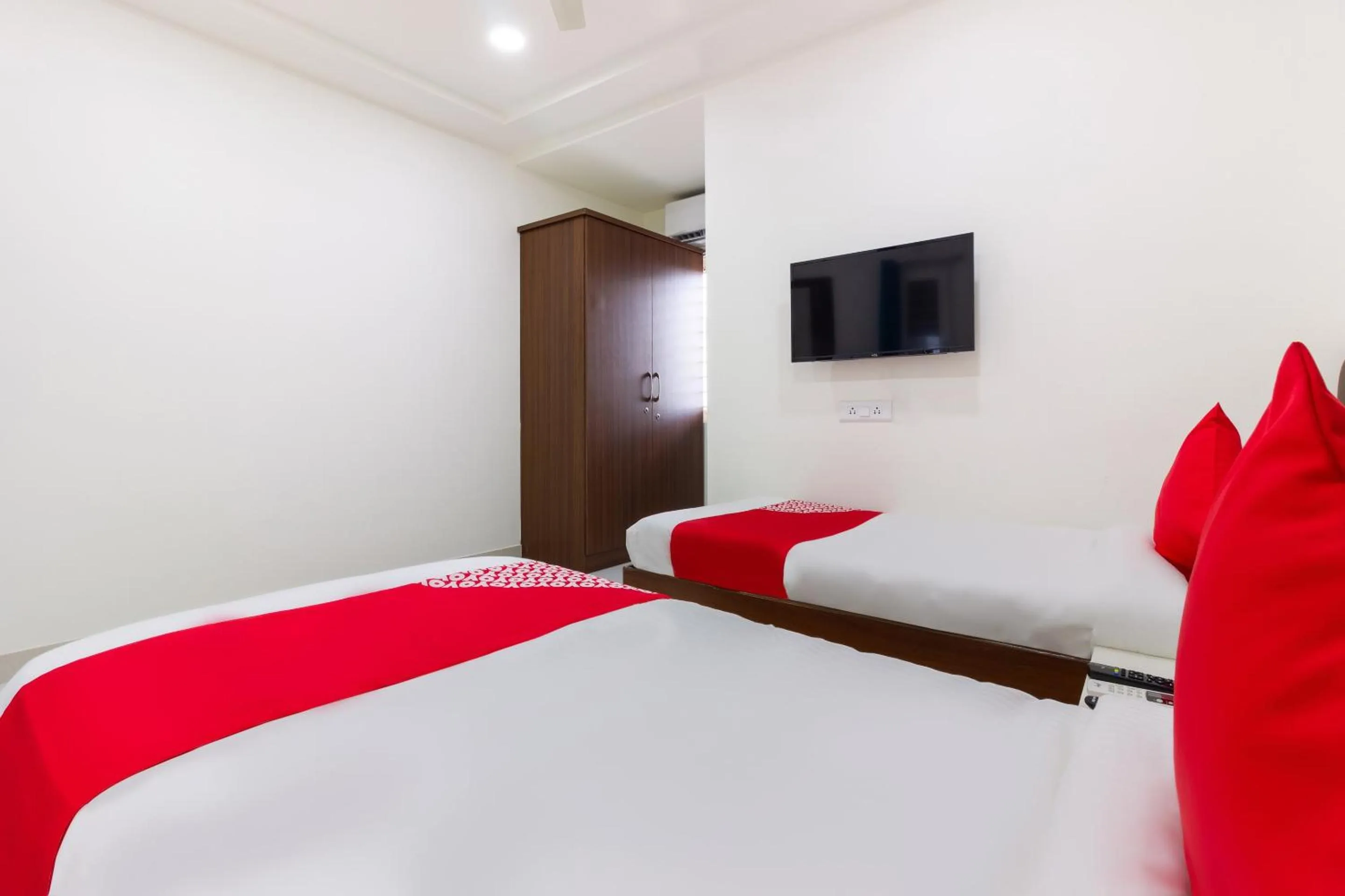 Bedroom, Bed in Super Hotel O Qualia Inn Kondapur Near Botanical Garden