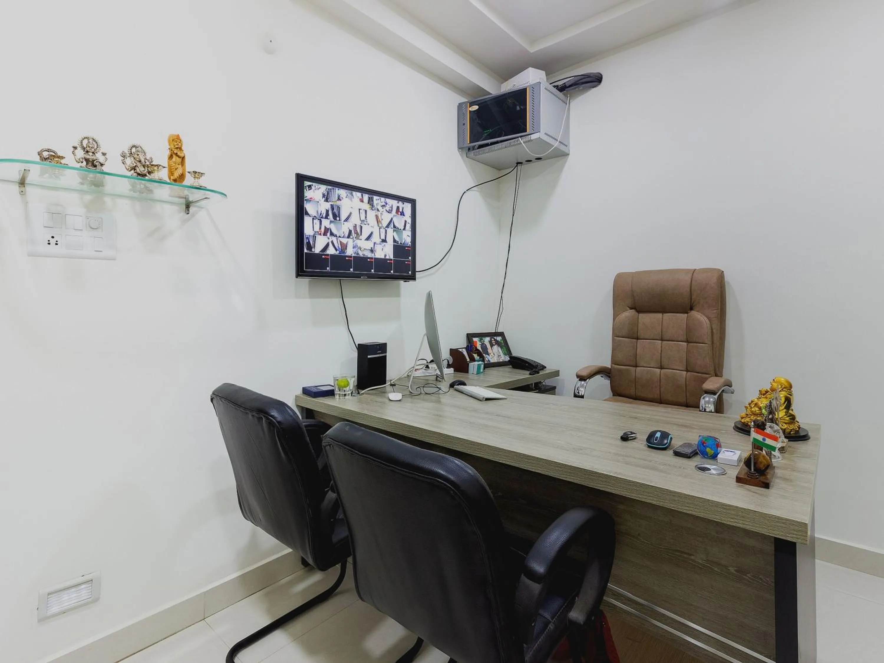 Lobby or reception in Hotel O Qualia Inn Kondapur Near Botanical Garden