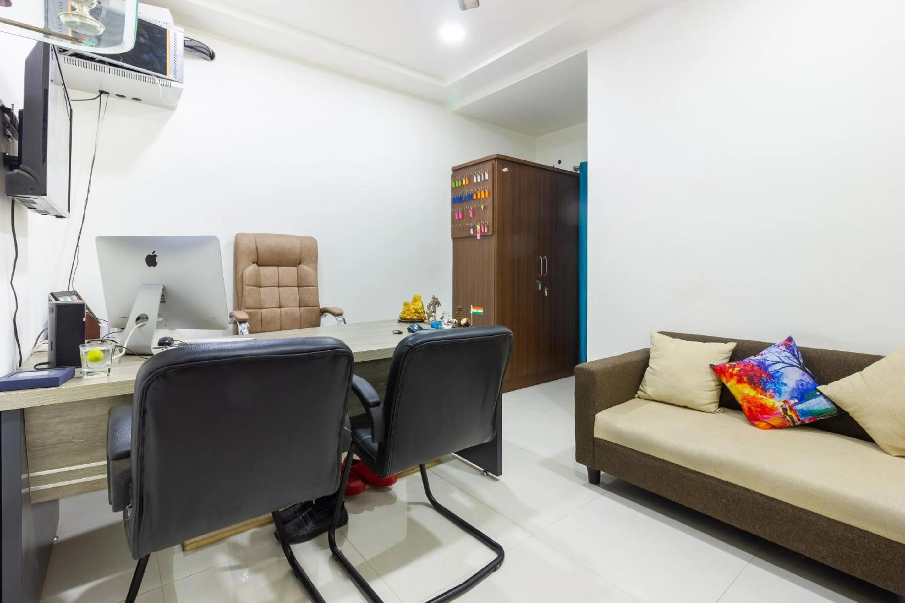 Lobby or reception in Super Hotel O Qualia Inn Kondapur Near Botanical Garden