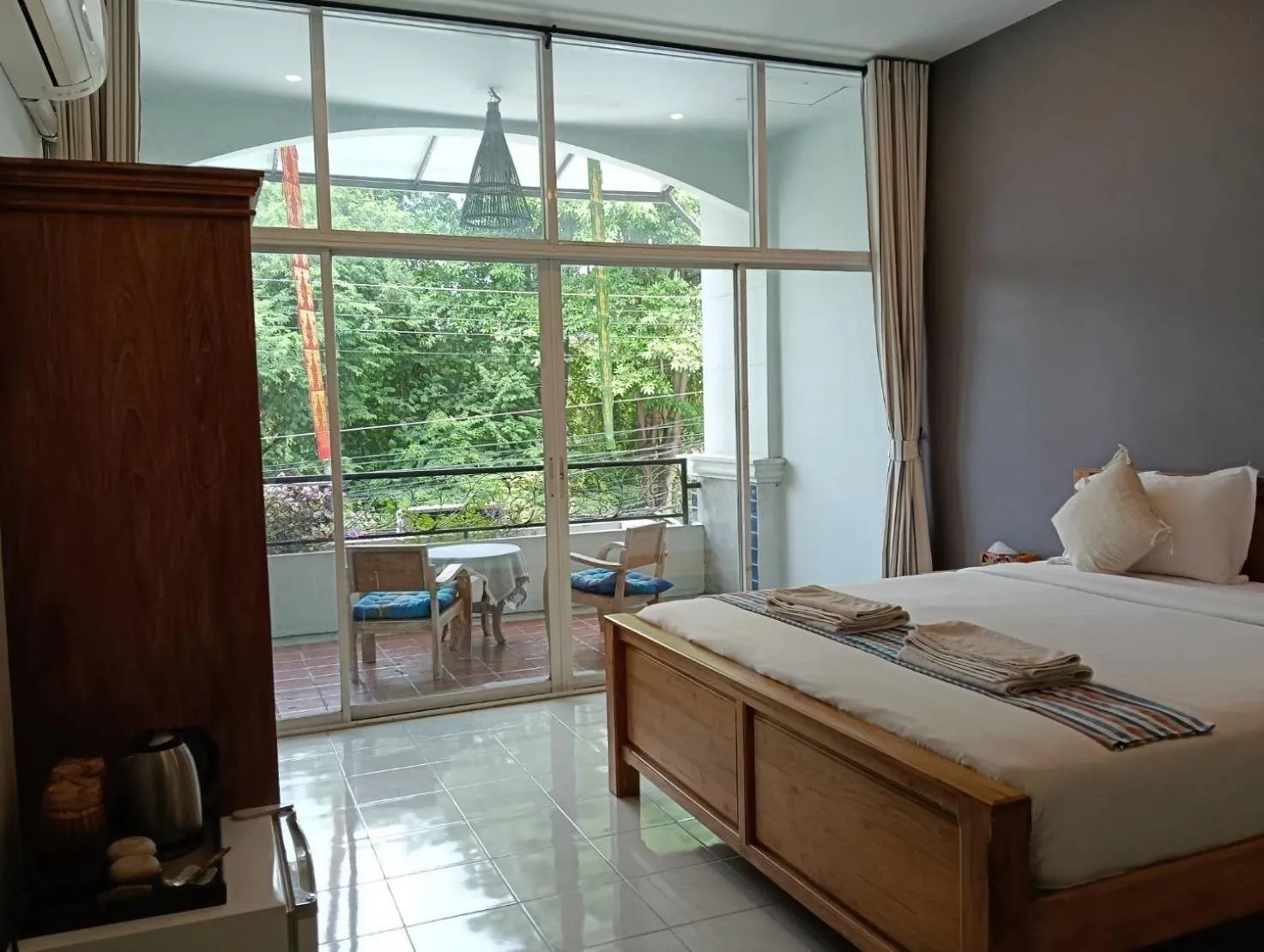 Bed in Little Jasmine by the River