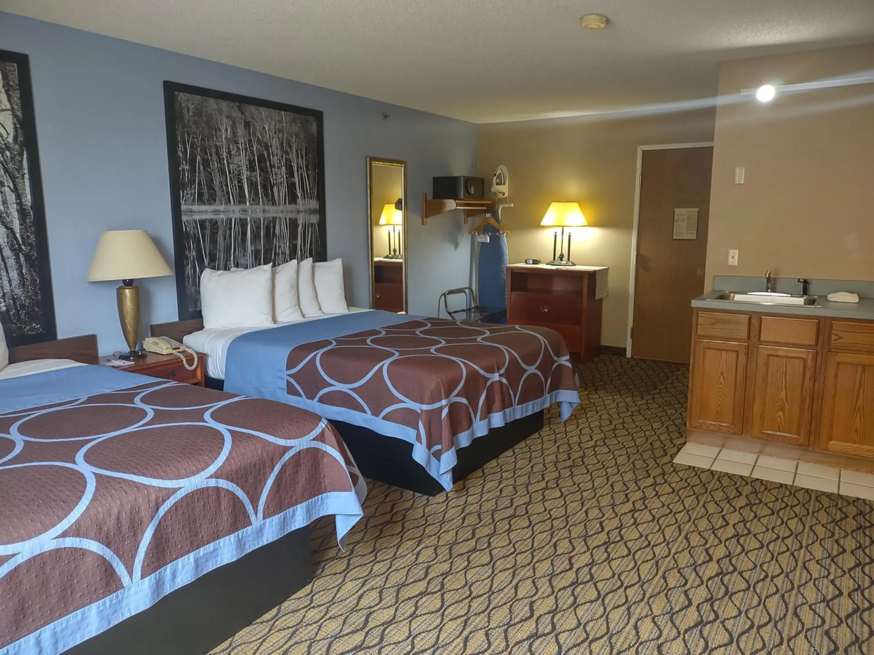 Studio Suite with Two Queen Beds - Non-Smoking in Super 8 by Wyndham Adrian Studio Suite with Two Queen Beds - Non-Smoking in Super 8 by Wyndham Adrian