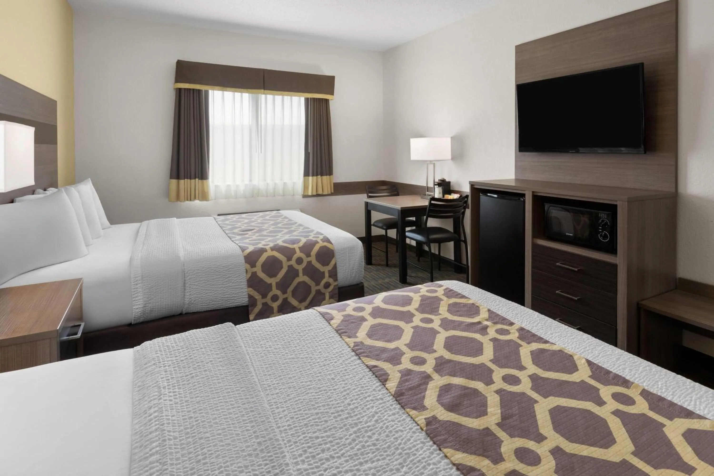 Photo of the whole room, Bed in Baymont by Wyndham Paw Paw