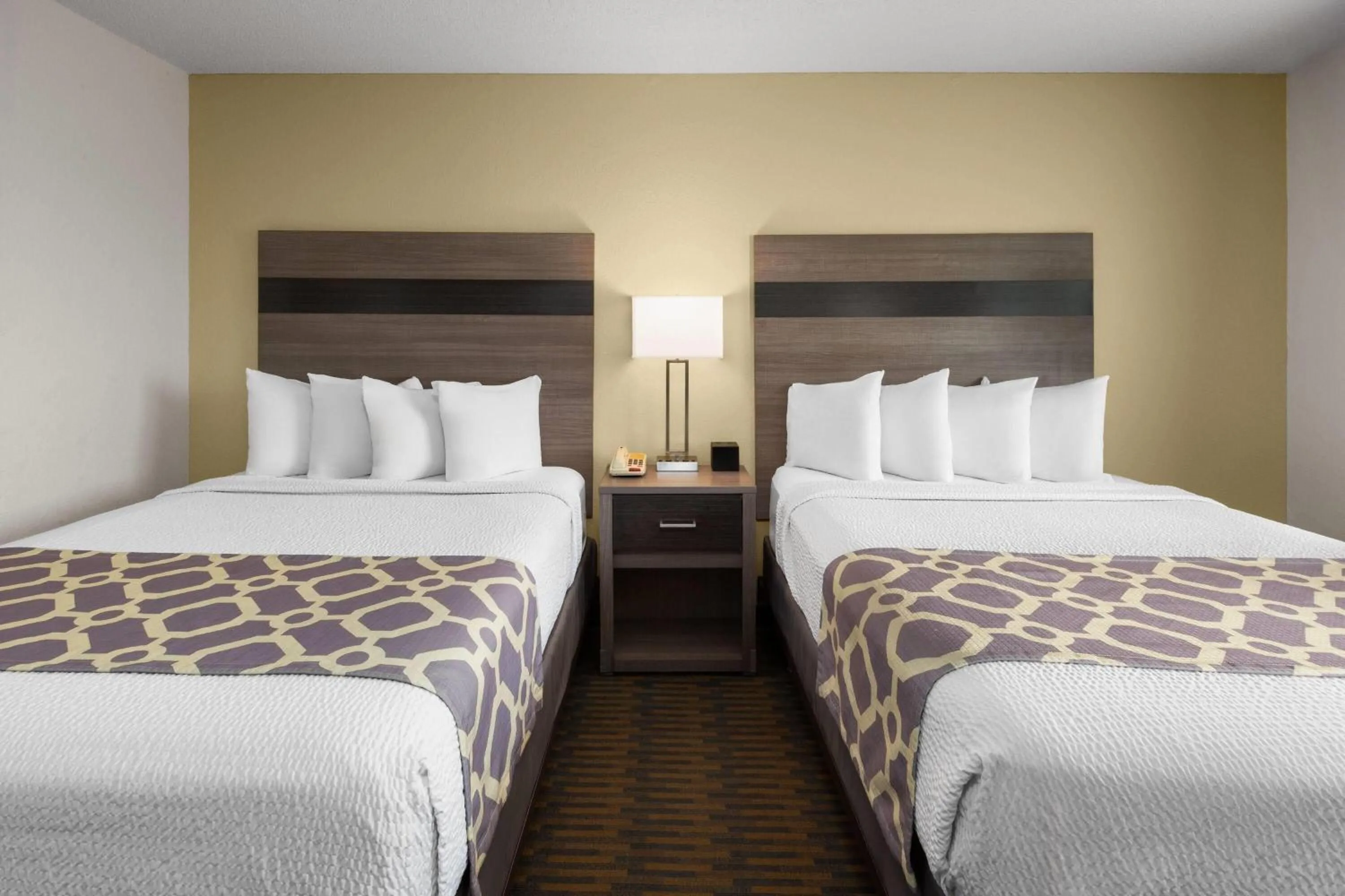 Photo of the whole room, Bed in Baymont by Wyndham Paw Paw