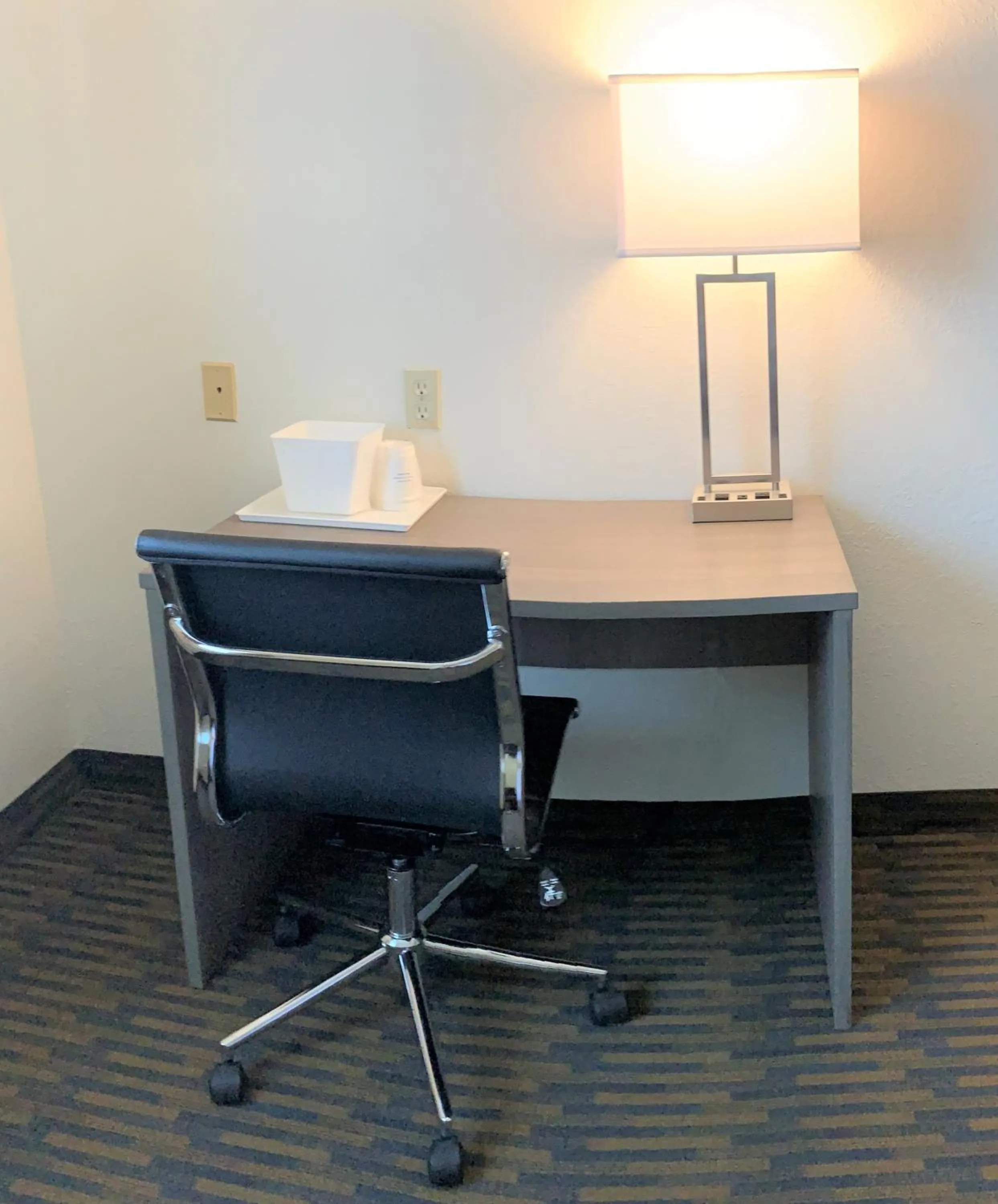 hair dresser in Baymont by Wyndham Paw Paw