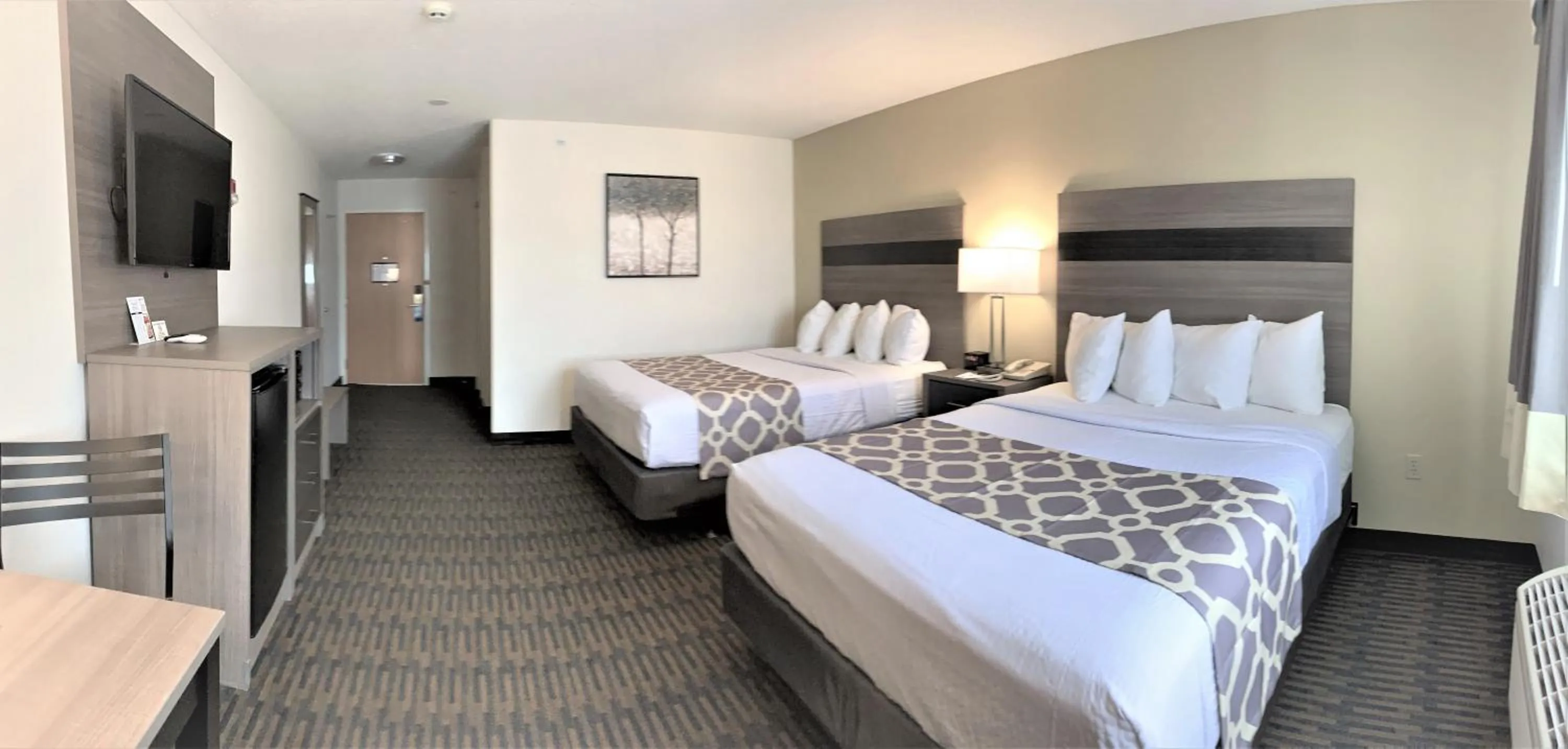 Photo of the whole room, Bed in Baymont by Wyndham Paw Paw