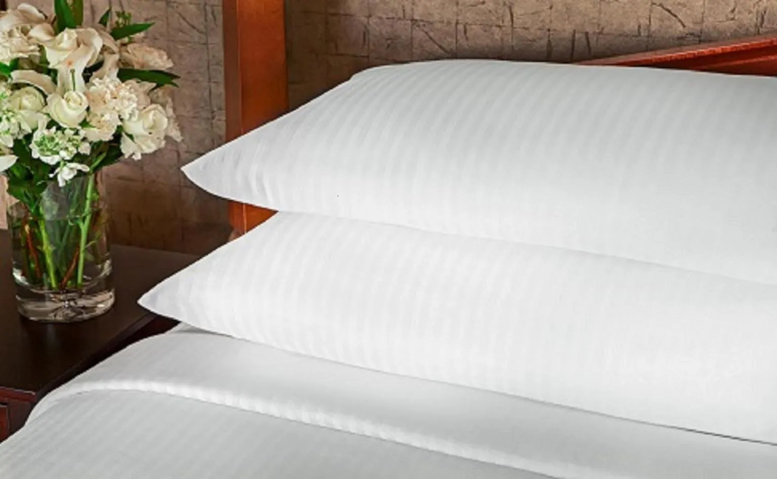 Bed in Red Lion Inn and Suites Everett