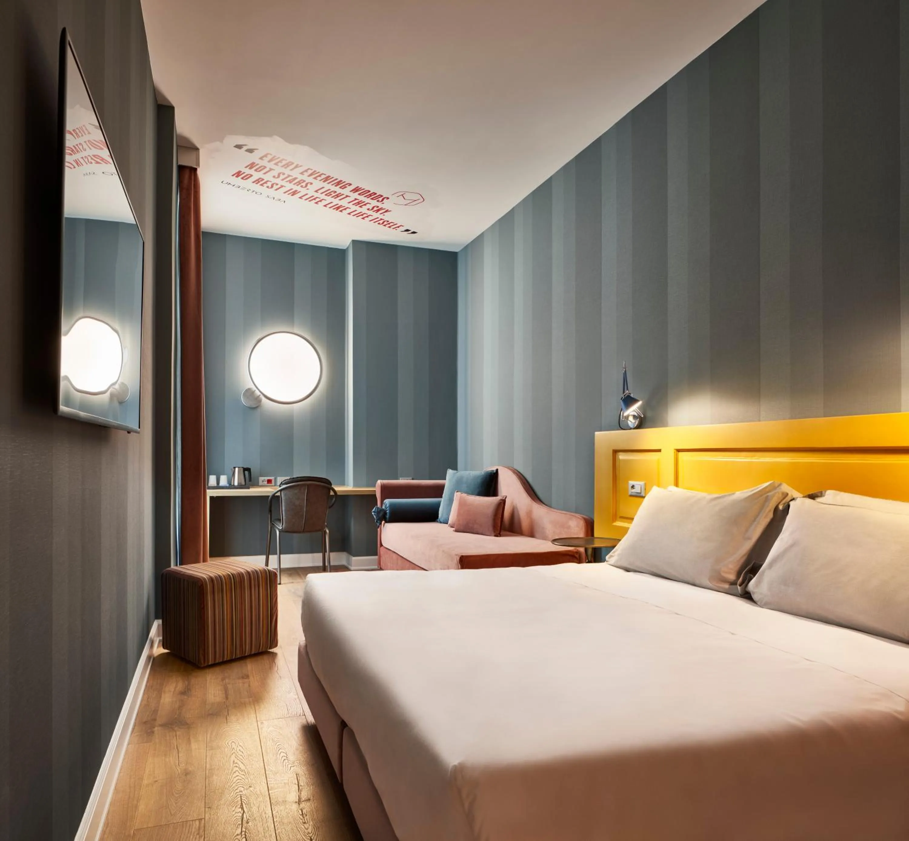 Photo of the whole room, Bed in The Modernist Hotel