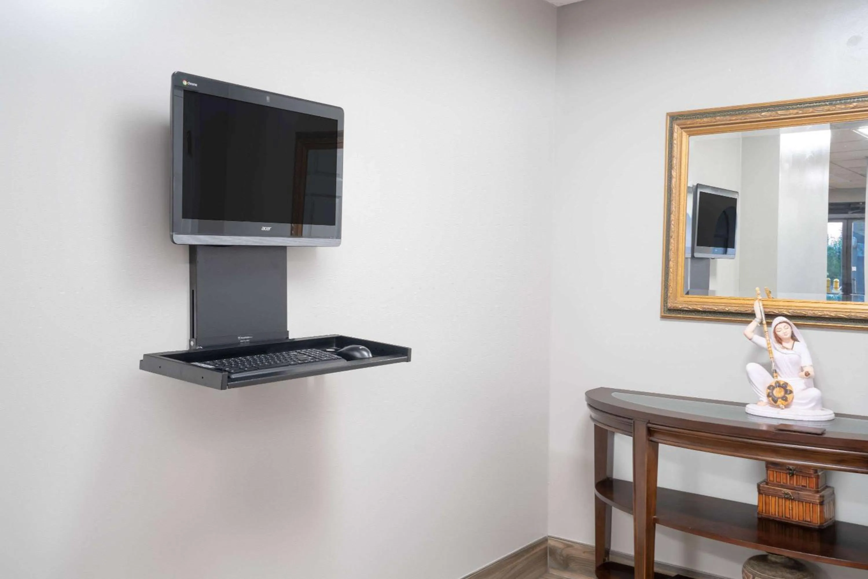 On site in Super 8 by Wyndham Murfreesboro