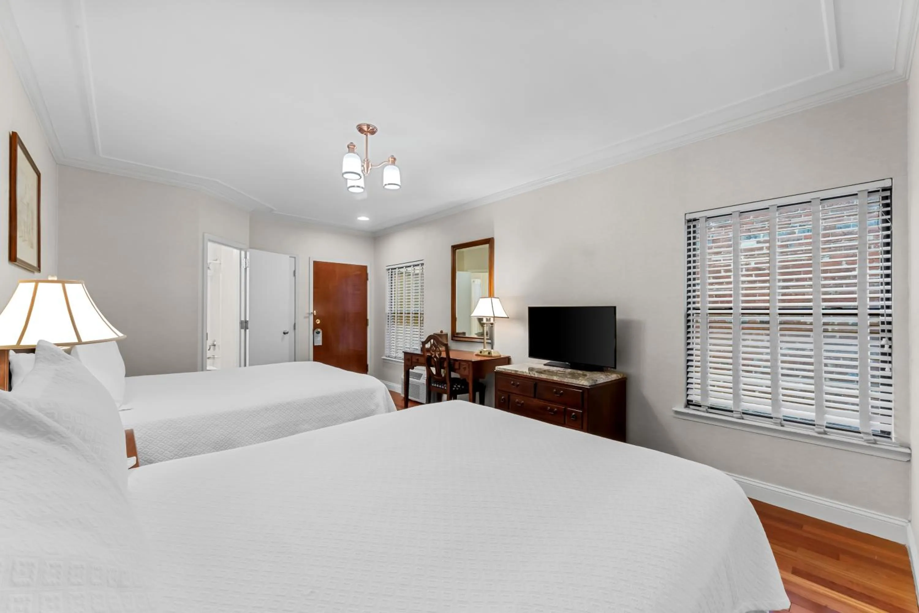 Bed in Penn's View Hotel Philadelphia