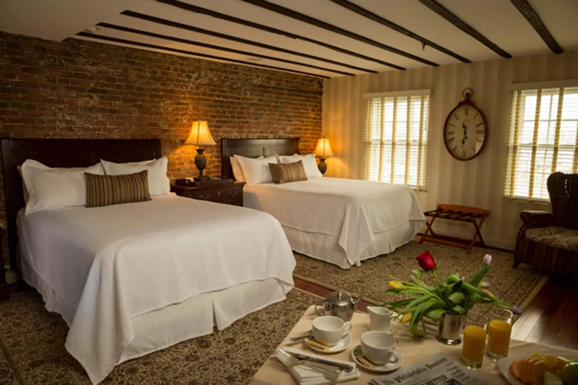 Photo of the whole room, Bed in Penn's View Hotel Philadelphia