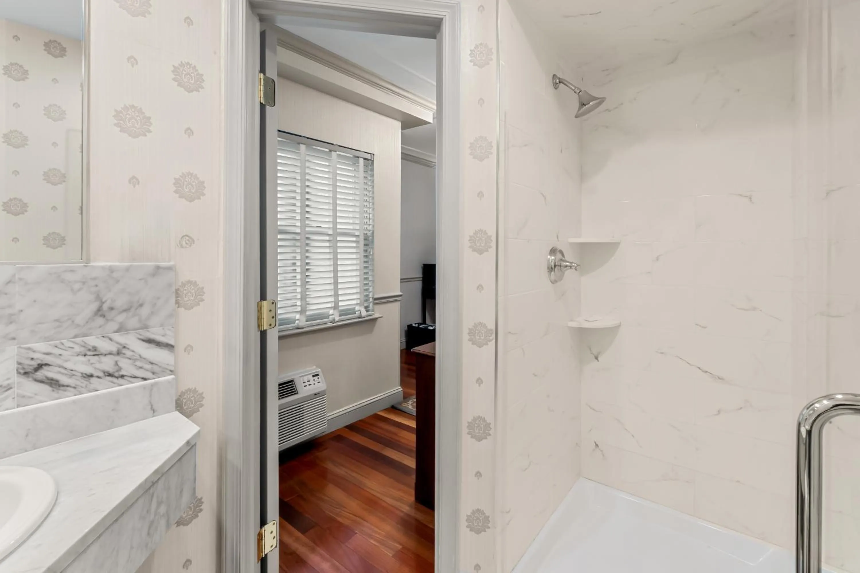 Bathroom in Penn's View Hotel Philadelphia