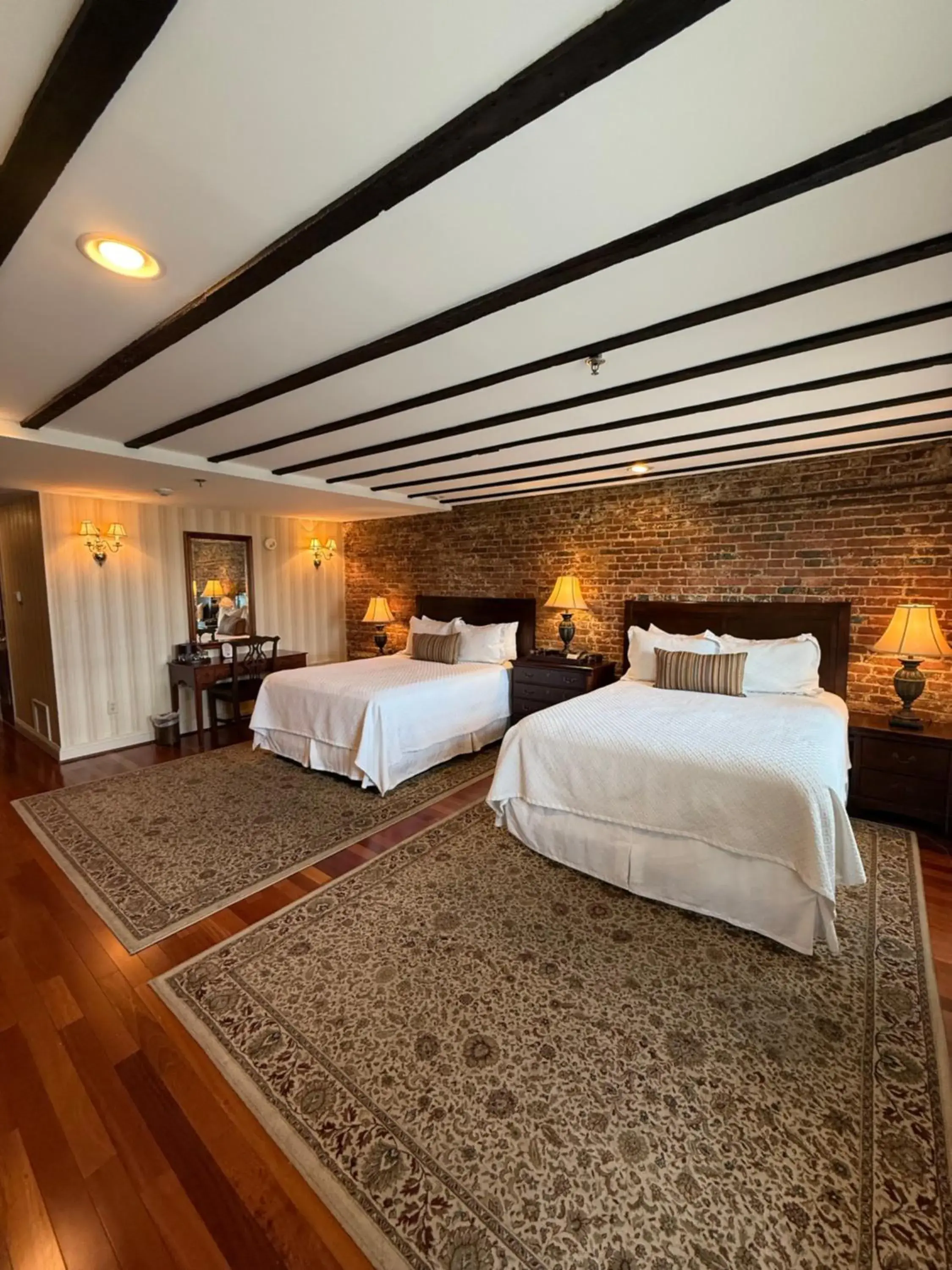 Deluxe Double Room in Penn's View Hotel Philadelphia Deluxe Double Room in Penn's View Hotel Philadelphia