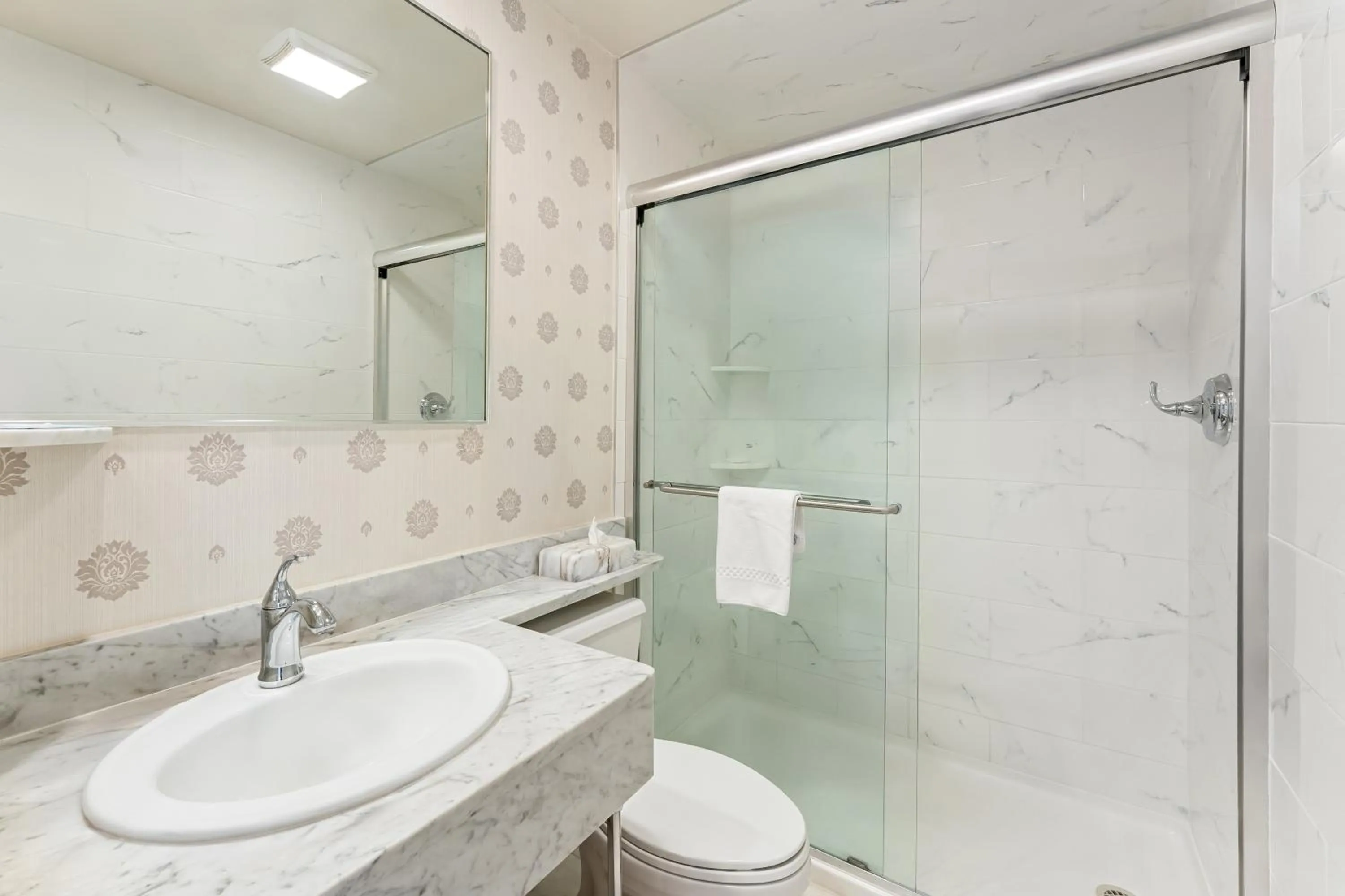 Toilet in Penn's View Hotel Philadelphia