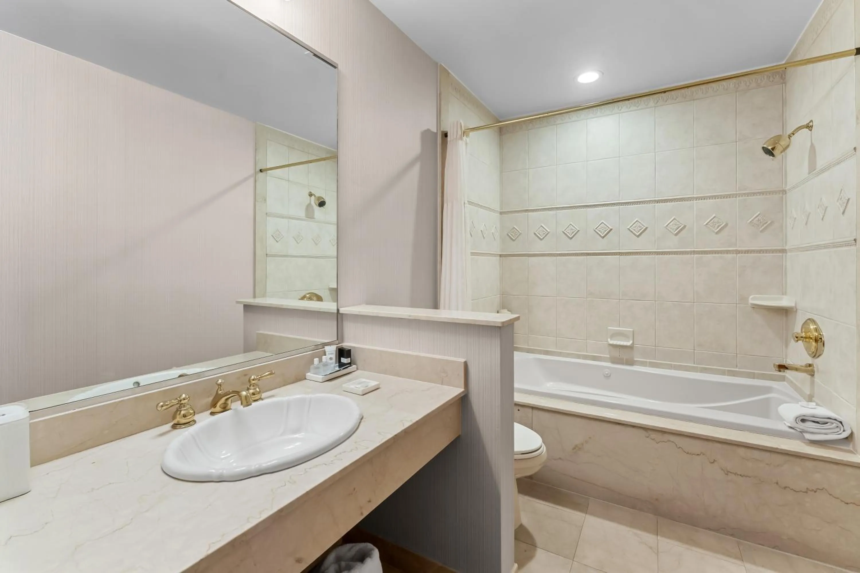 Toilet in Penn's View Hotel Philadelphia