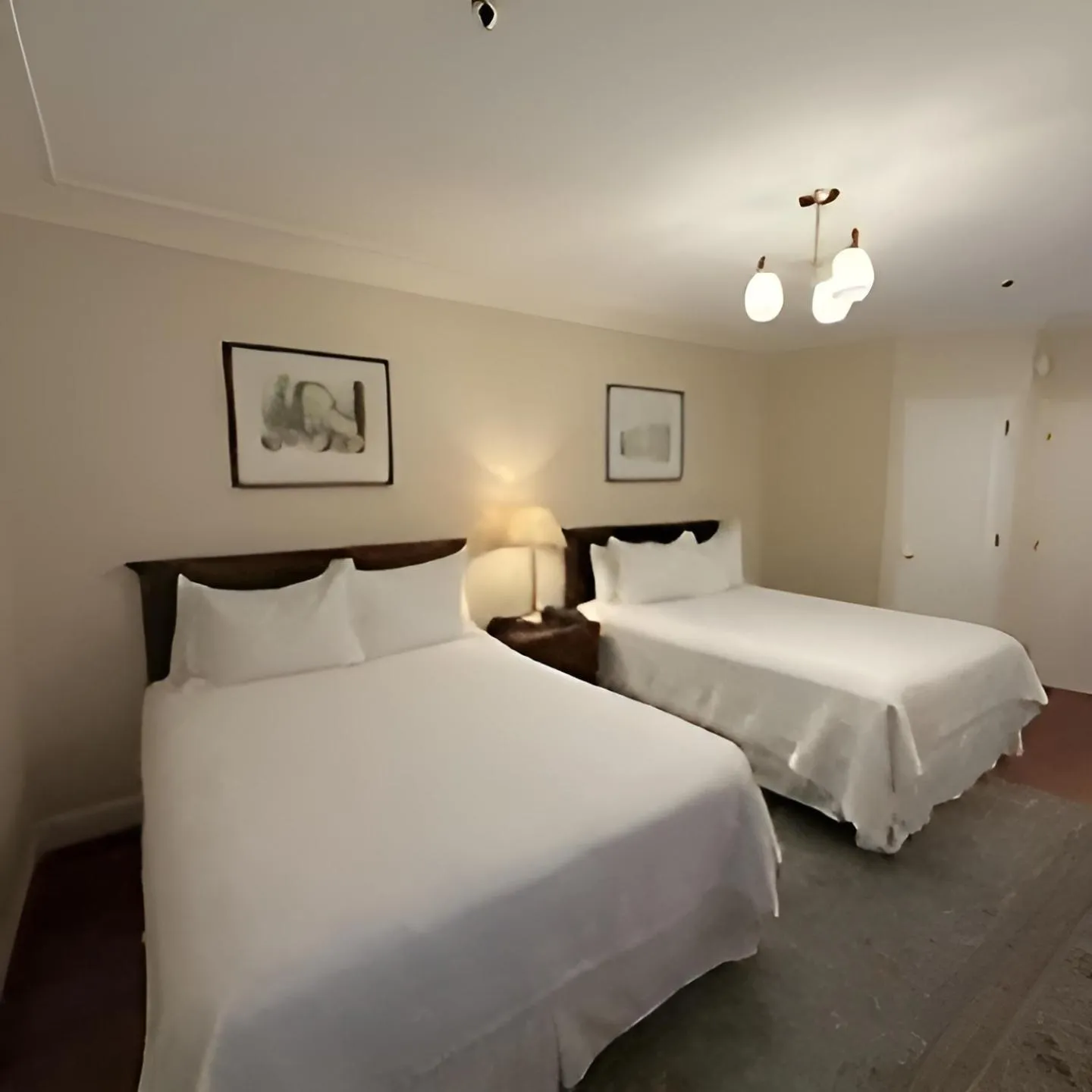 Bedroom, Bed in Penn's View Hotel Philadelphia