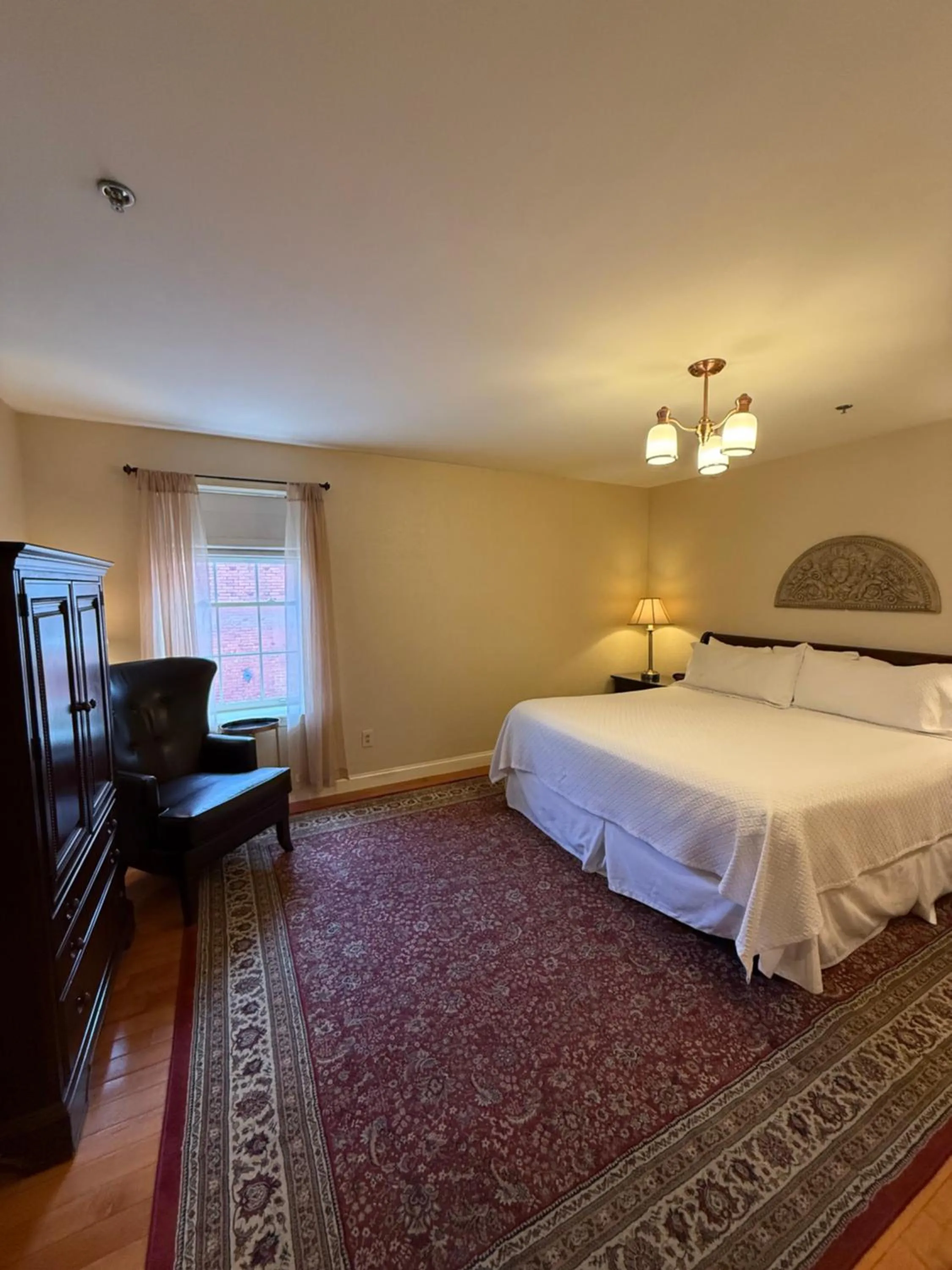 Bedroom, Bed in Penn's View Hotel Philadelphia