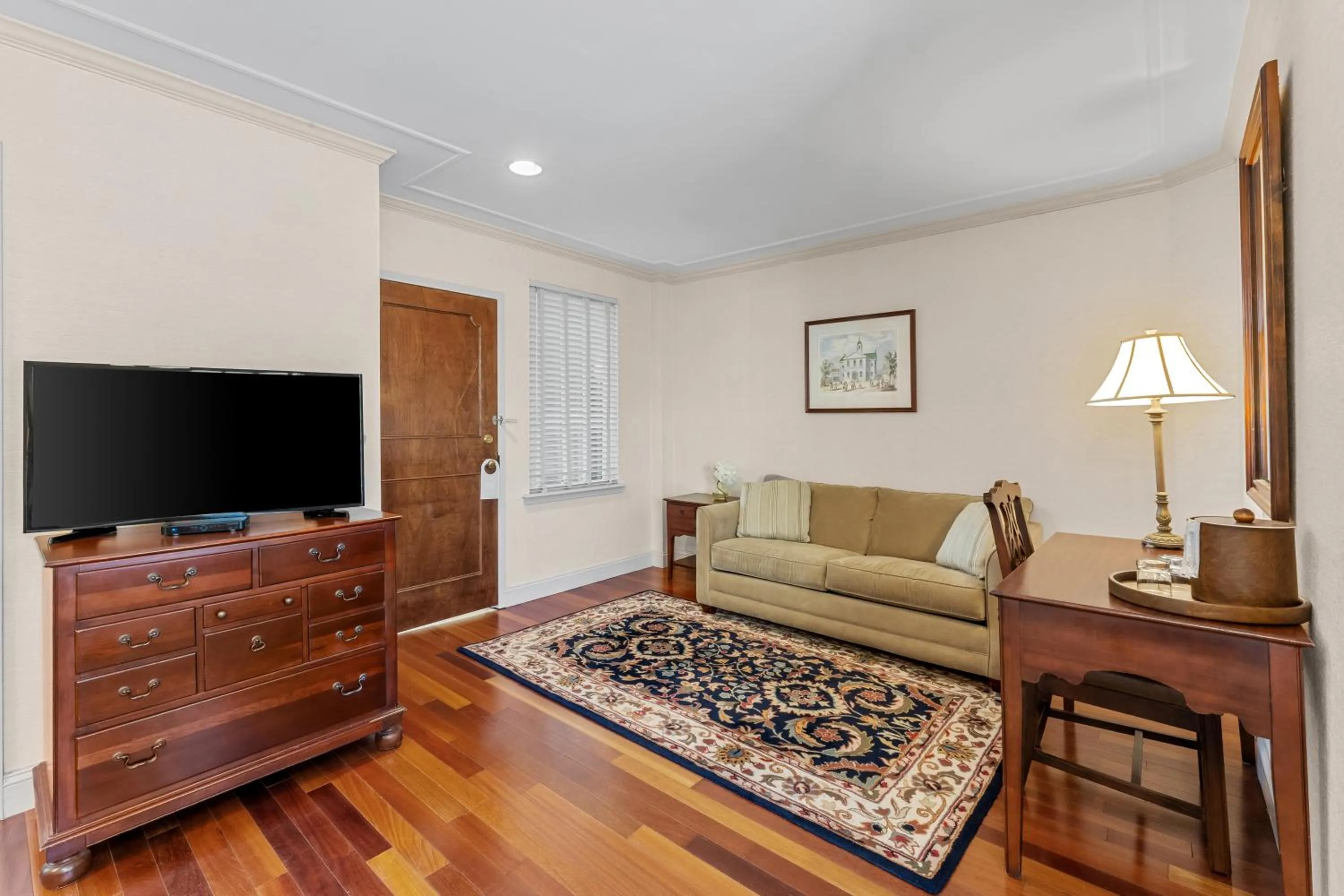 Seating area in Penn's View Hotel Philadelphia