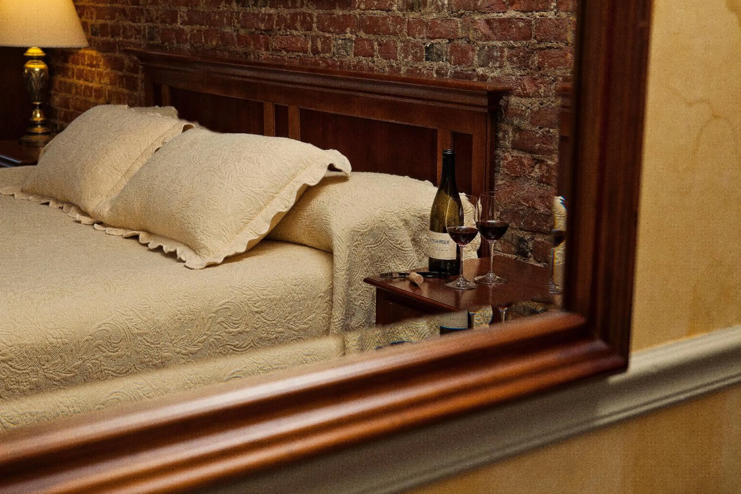 Bed in Penn's View Hotel Philadelphia