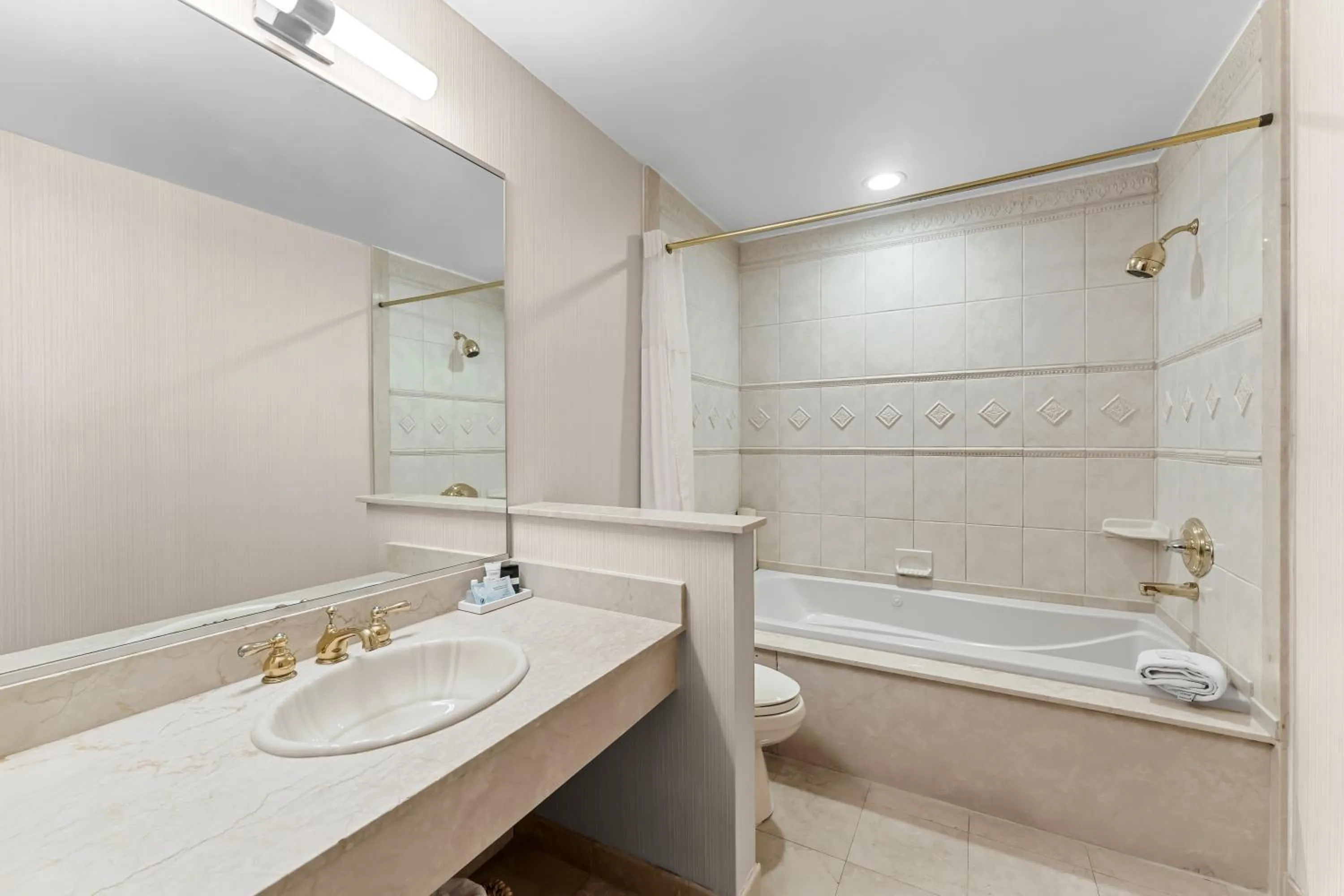 Bathroom in Penn's View Hotel Philadelphia